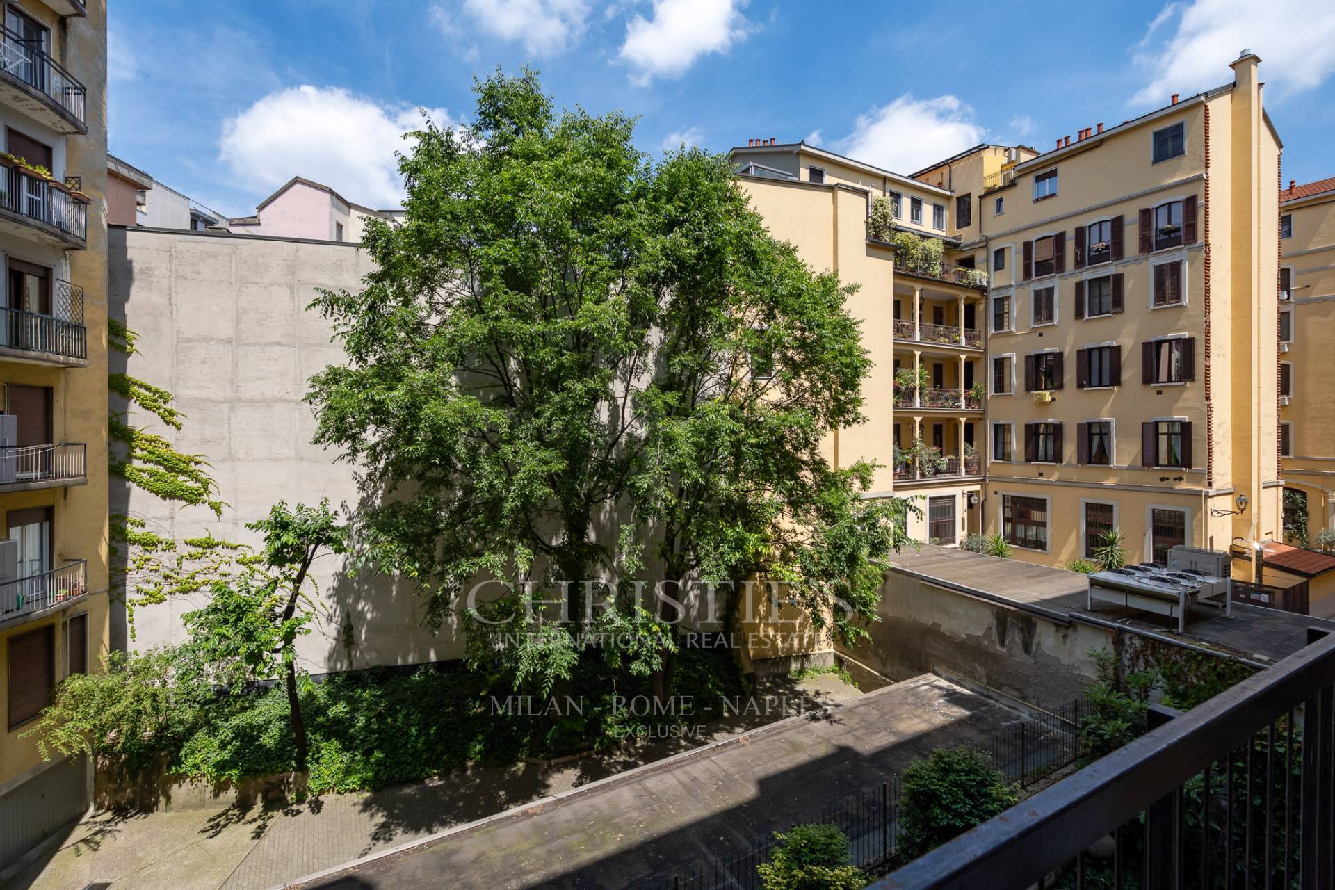 picture of Bright Apartment In A Prestigious Setting In The Arena/parco Sempione Area