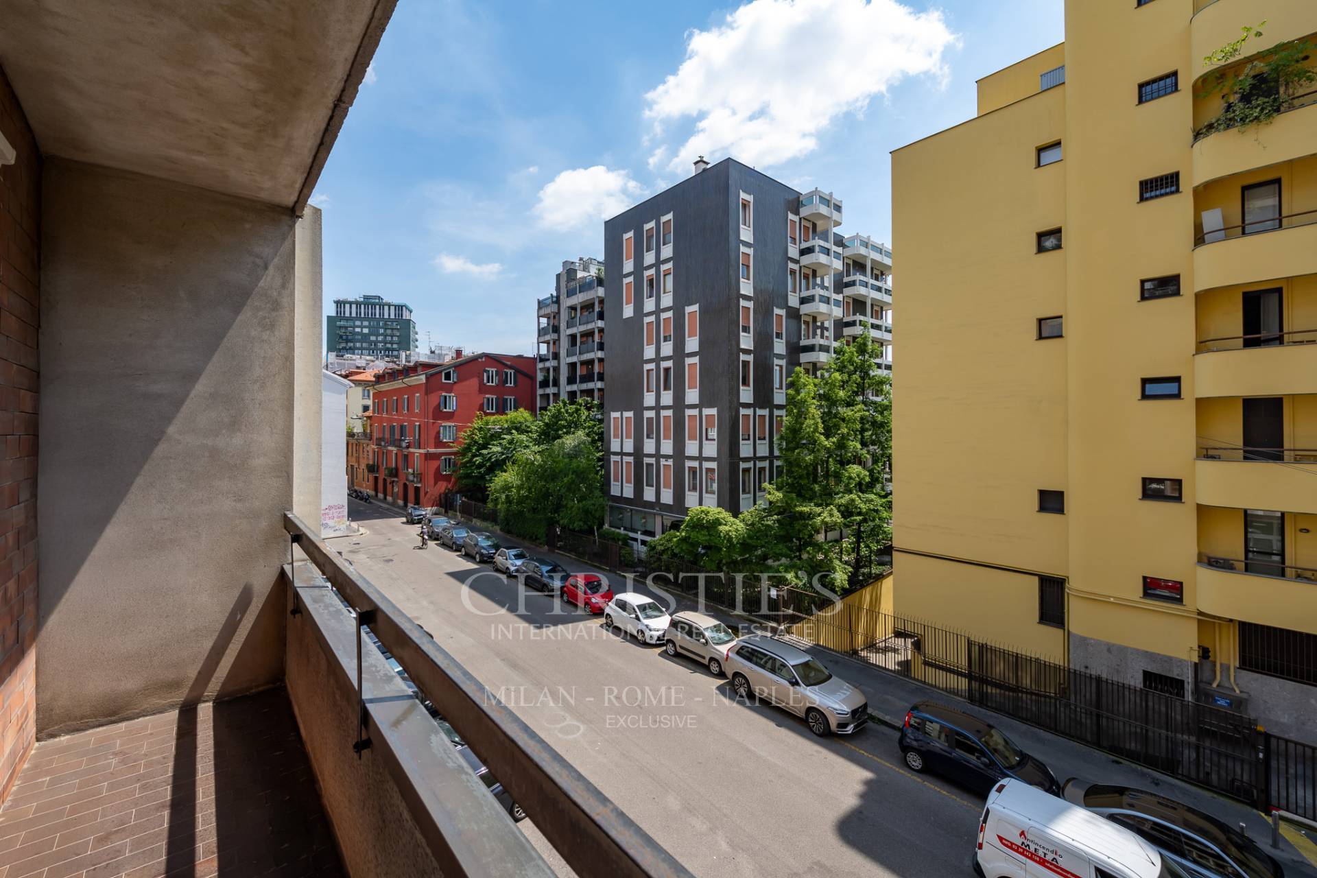 picture of Bright Apartment In A Prestigious Setting In The Arena/parco Sempione Area