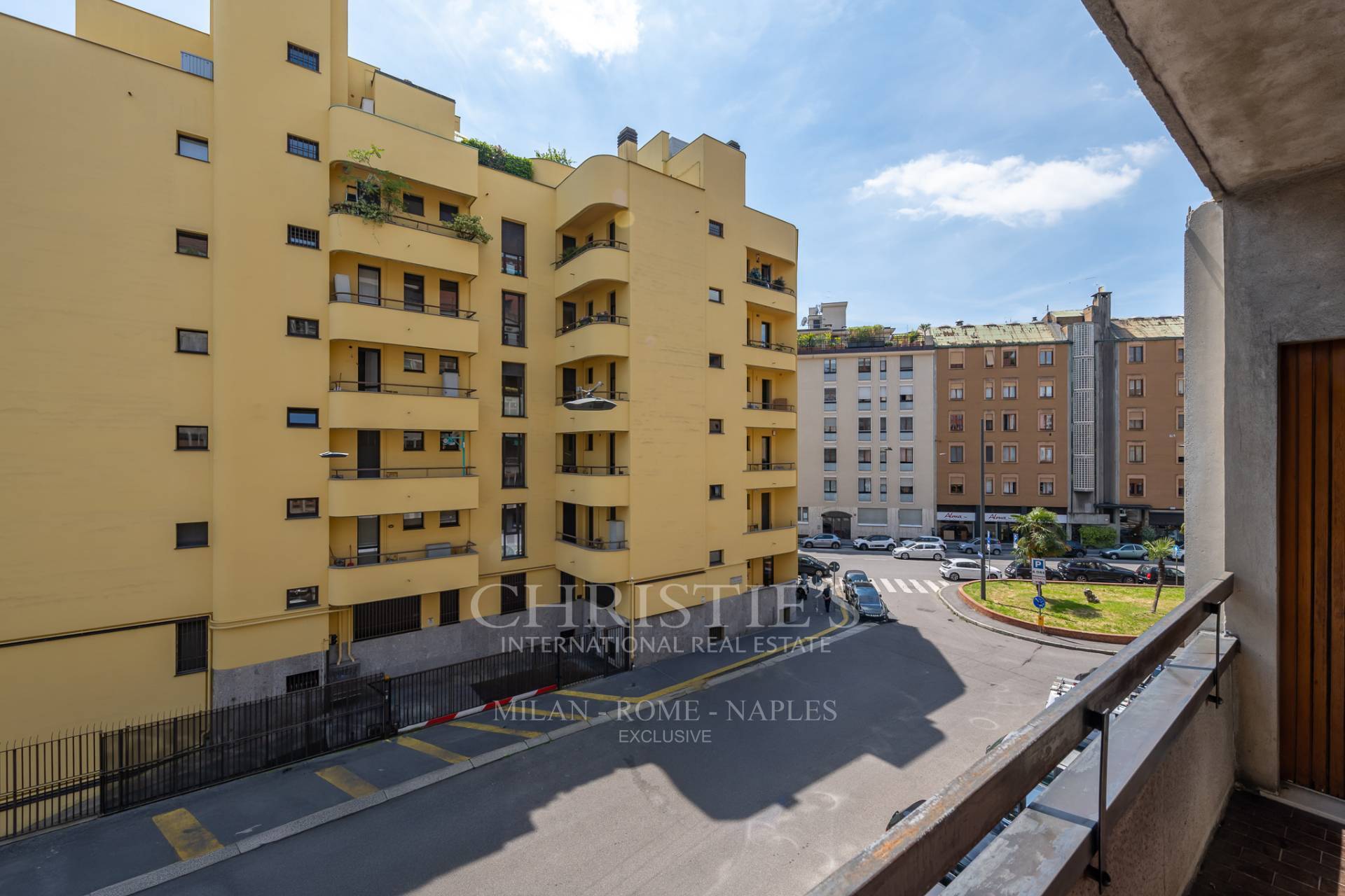 picture of Bright Apartment In A Prestigious Setting In The Arena/parco Sempione Area