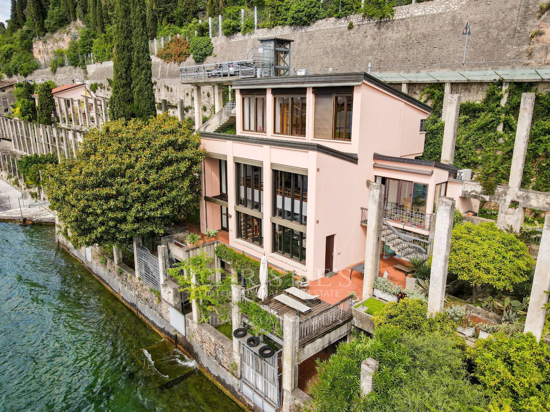 picture of Villa Overlooking The Lake
