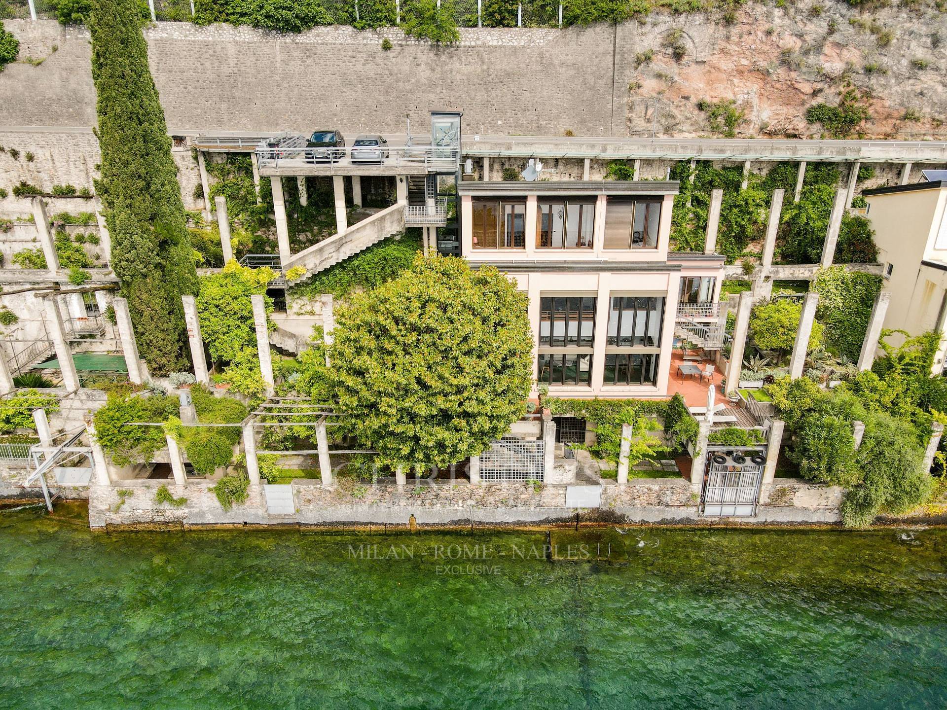 picture of Villa Overlooking The Lake