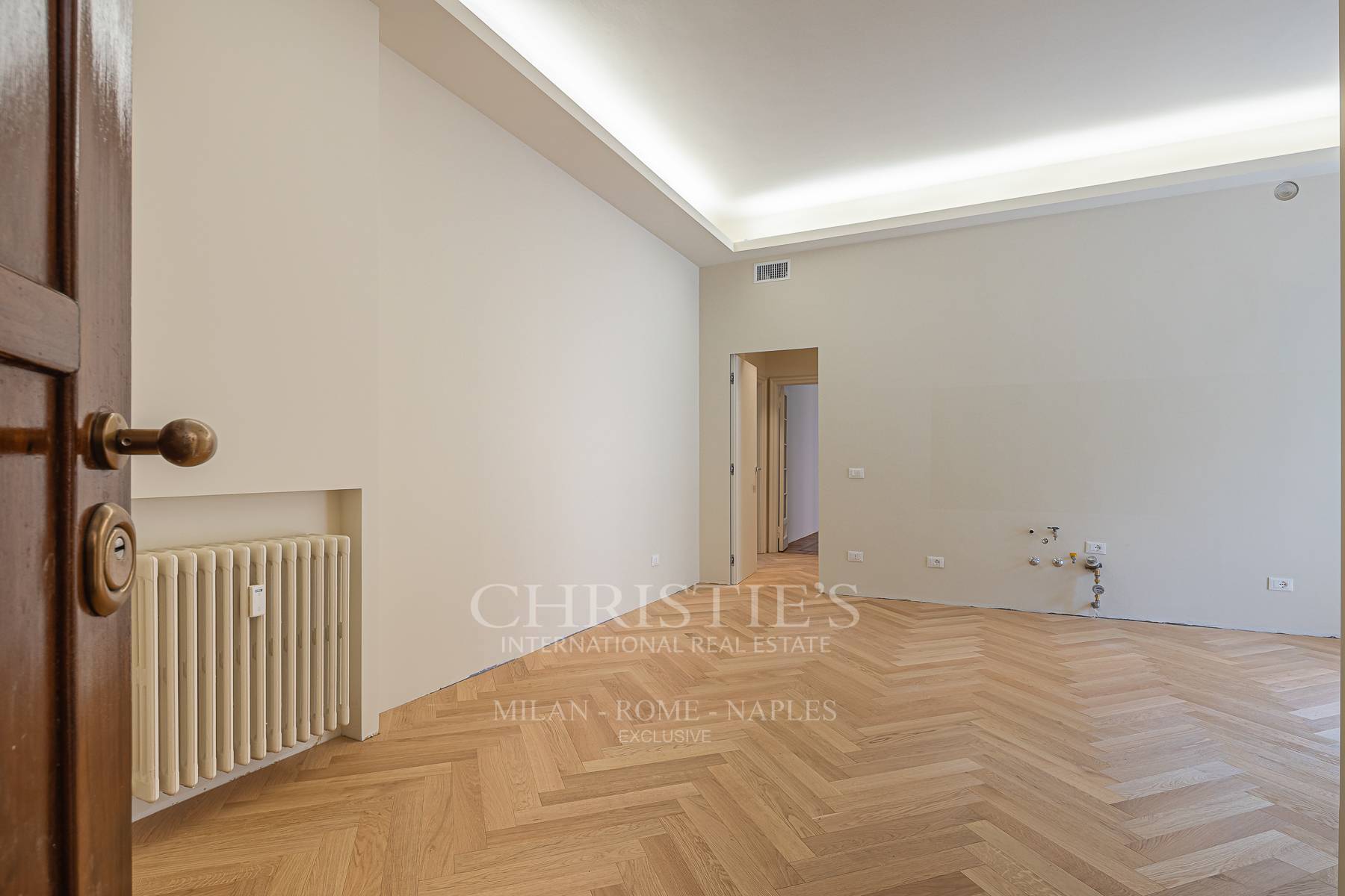 picture of Elegant Fully Renovated Apartment In Washington District