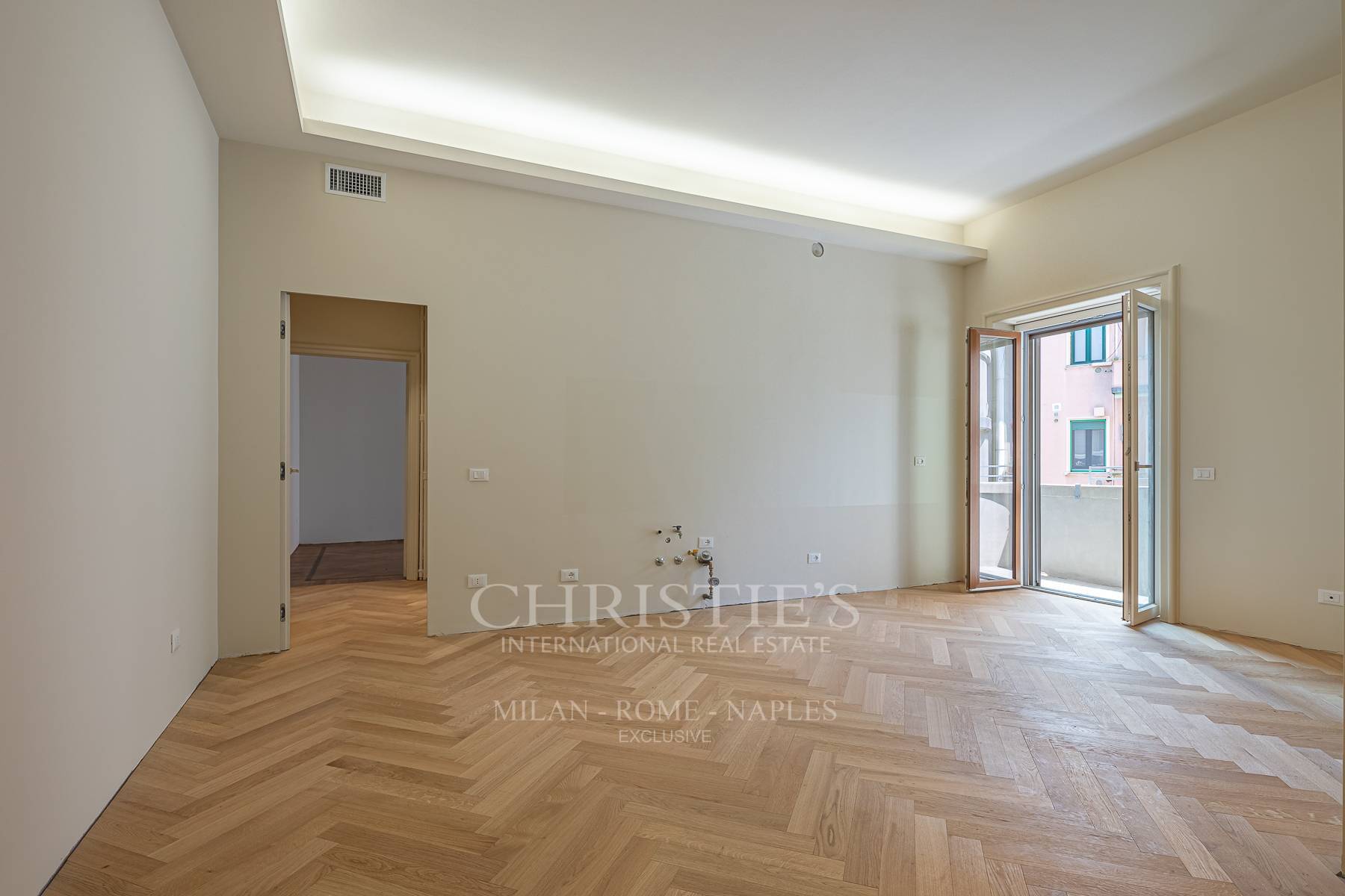 picture of Elegant Fully Renovated Apartment In Washington District