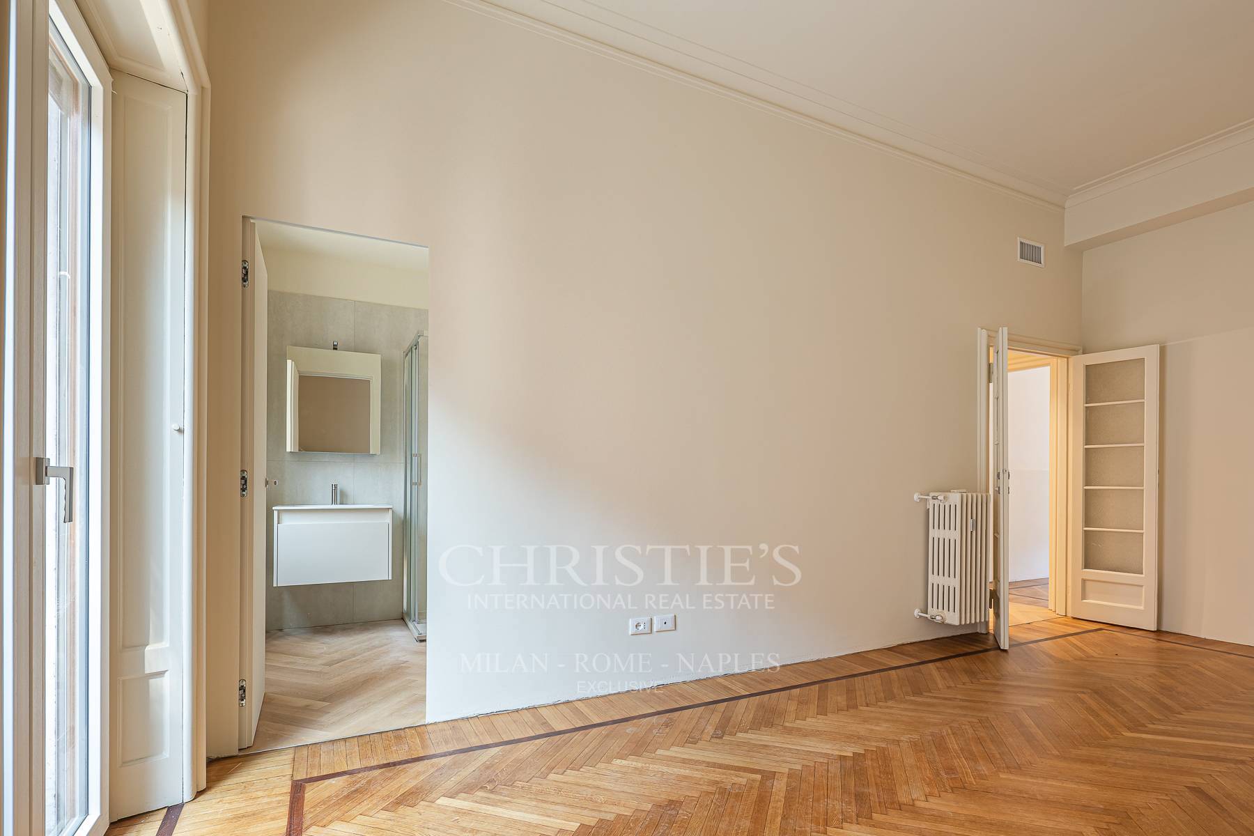 picture of Elegant Fully Renovated Apartment In Washington District