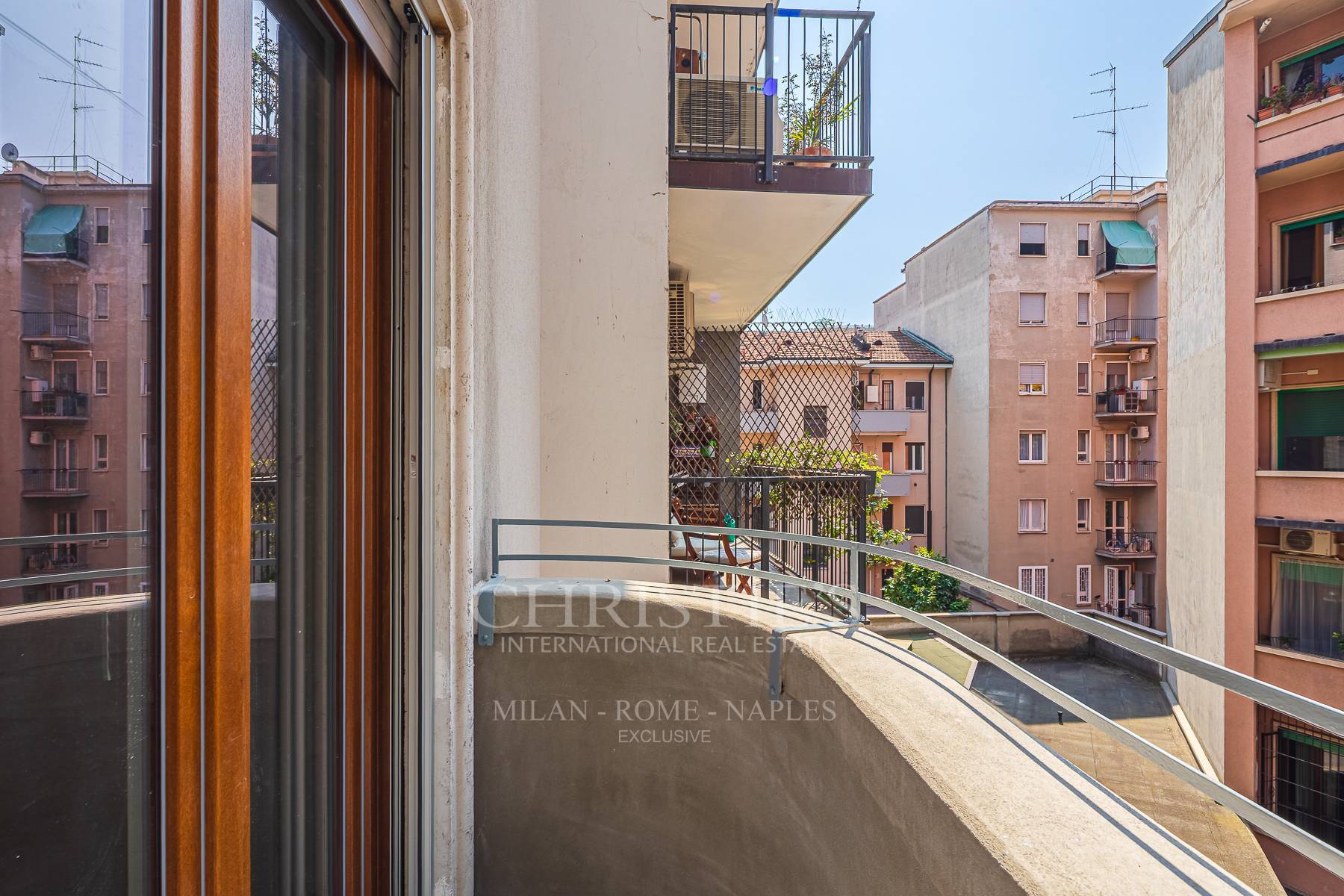picture of Elegant Fully Renovated Apartment In Washington District