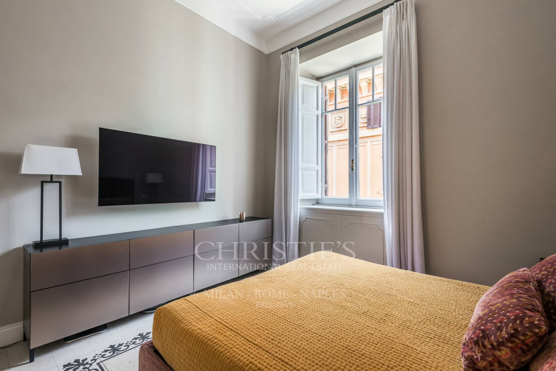 picture of Charming Apartment Surrounded By Gardens