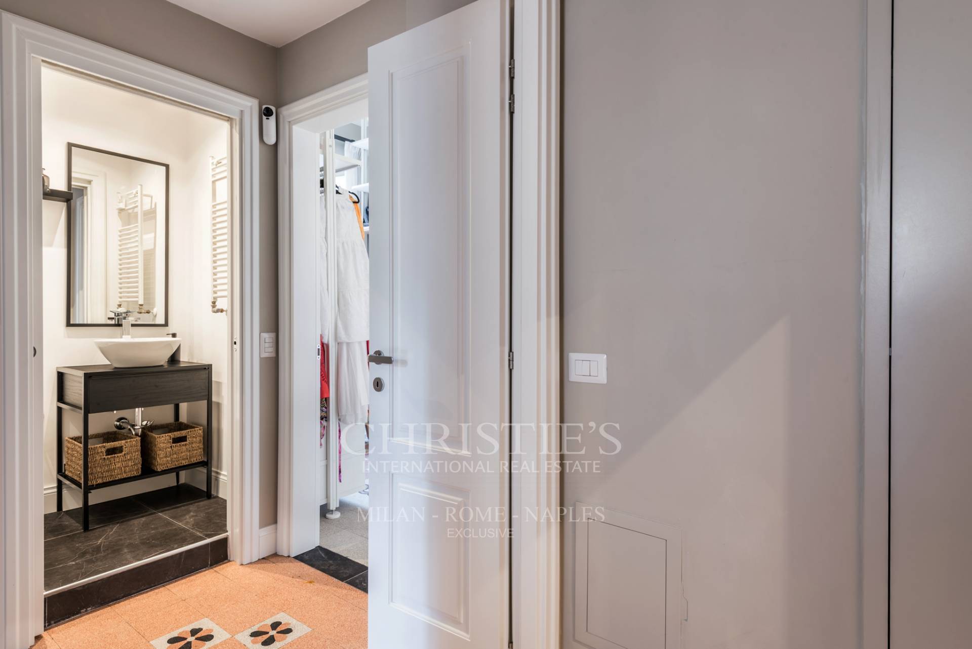 picture of Charming Apartment Surrounded By Gardens