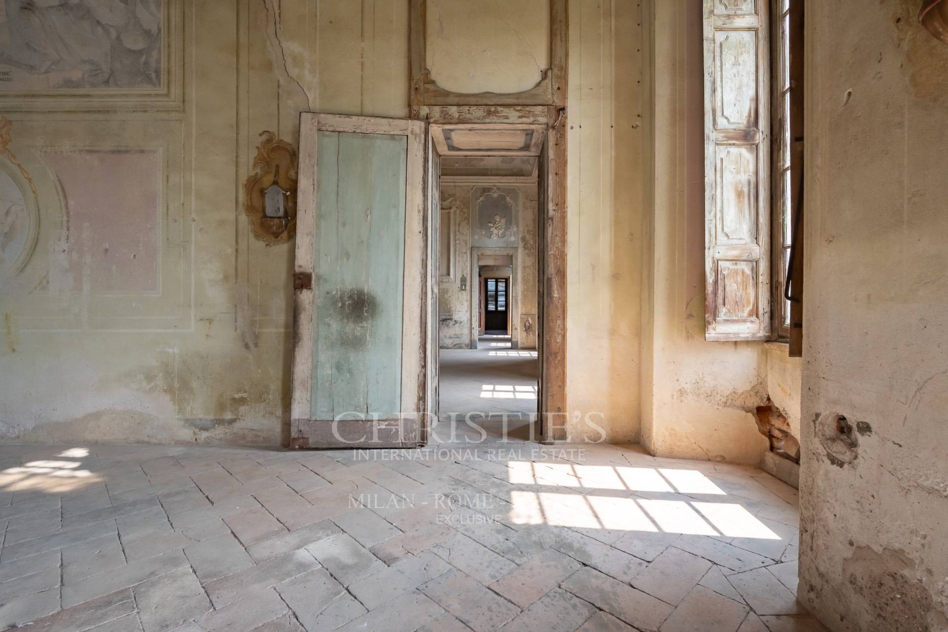 picture of 18th-century Lombard Palazzo – Historic Elegance For Discerning Investors