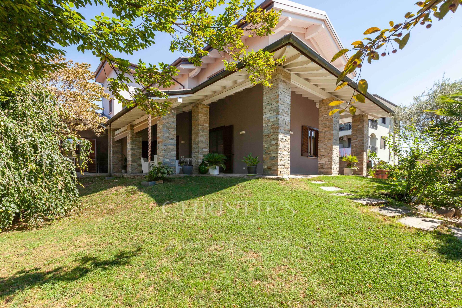 picture of Detached Villa With Spacious Garden