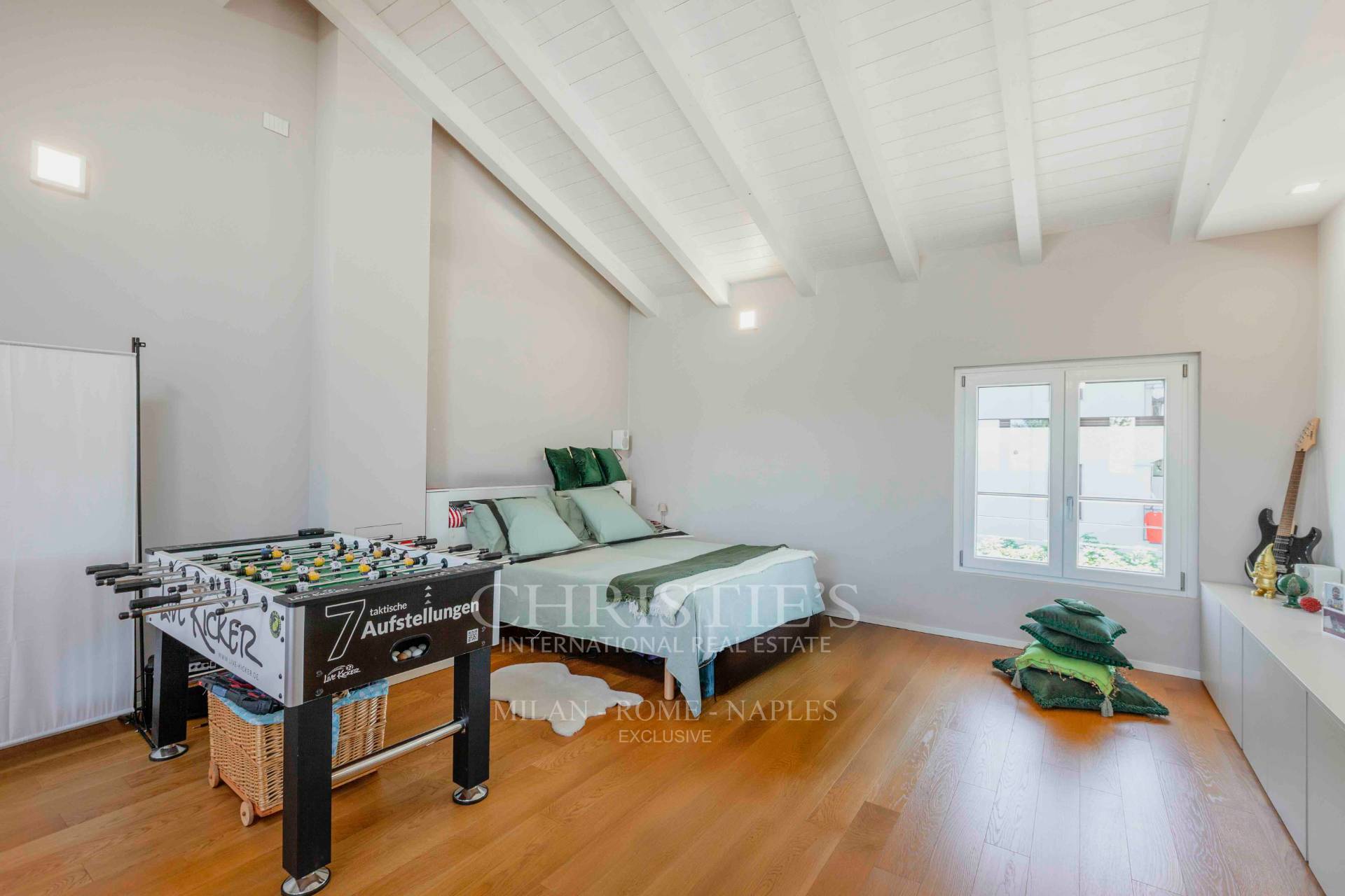 picture of Detached Villa With Spacious Garden