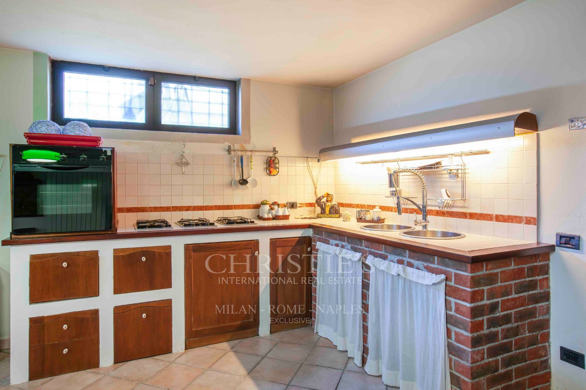 picture of Detached Villa With Spacious Garden