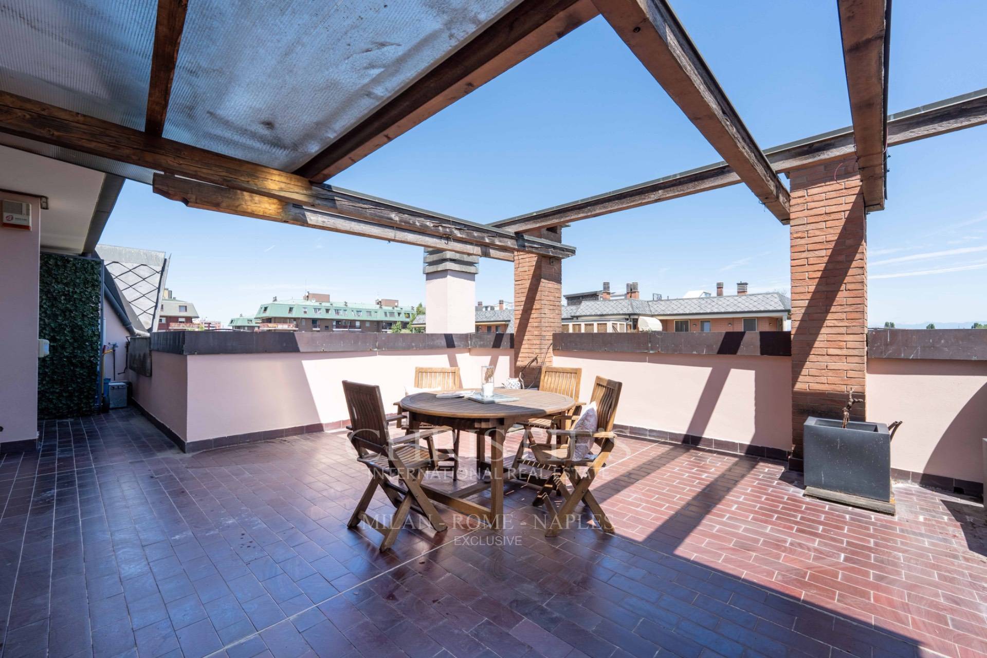 picture of Exclusive Penthouse On Two Levels With Four Entrances And Two Double Garages