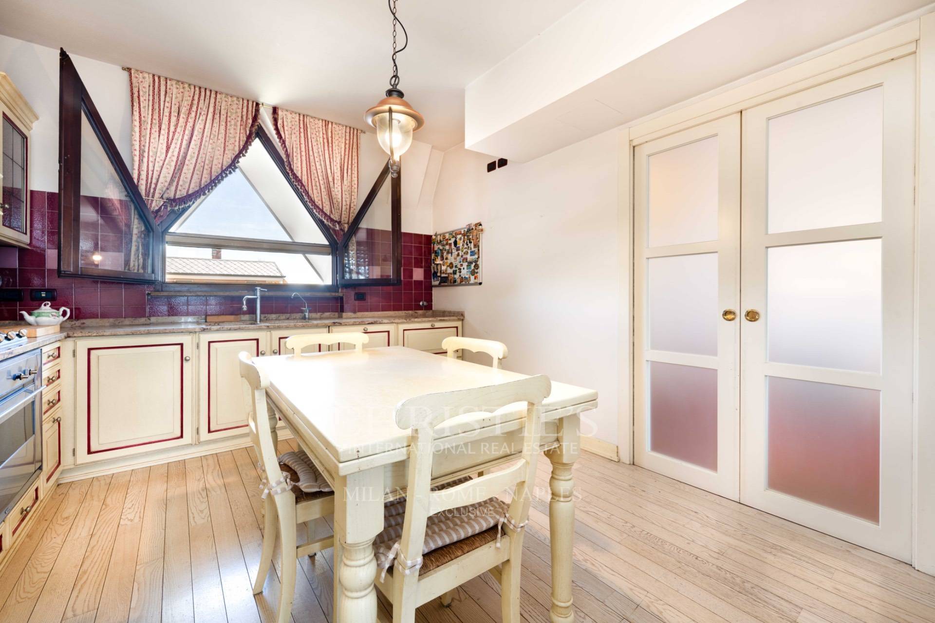 picture of Exclusive Penthouse On Two Levels With Four Entrances And Two Double Garages