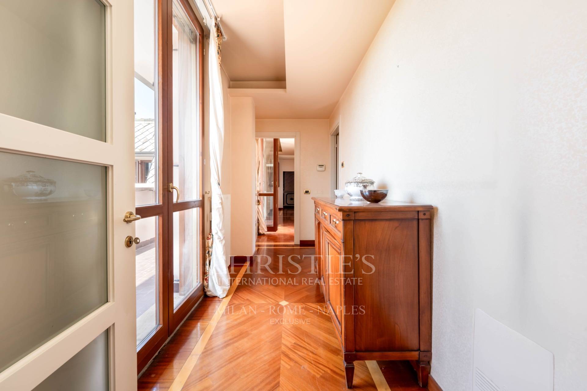 picture of Exclusive Penthouse On Two Levels With Four Entrances And Two Double Garages
