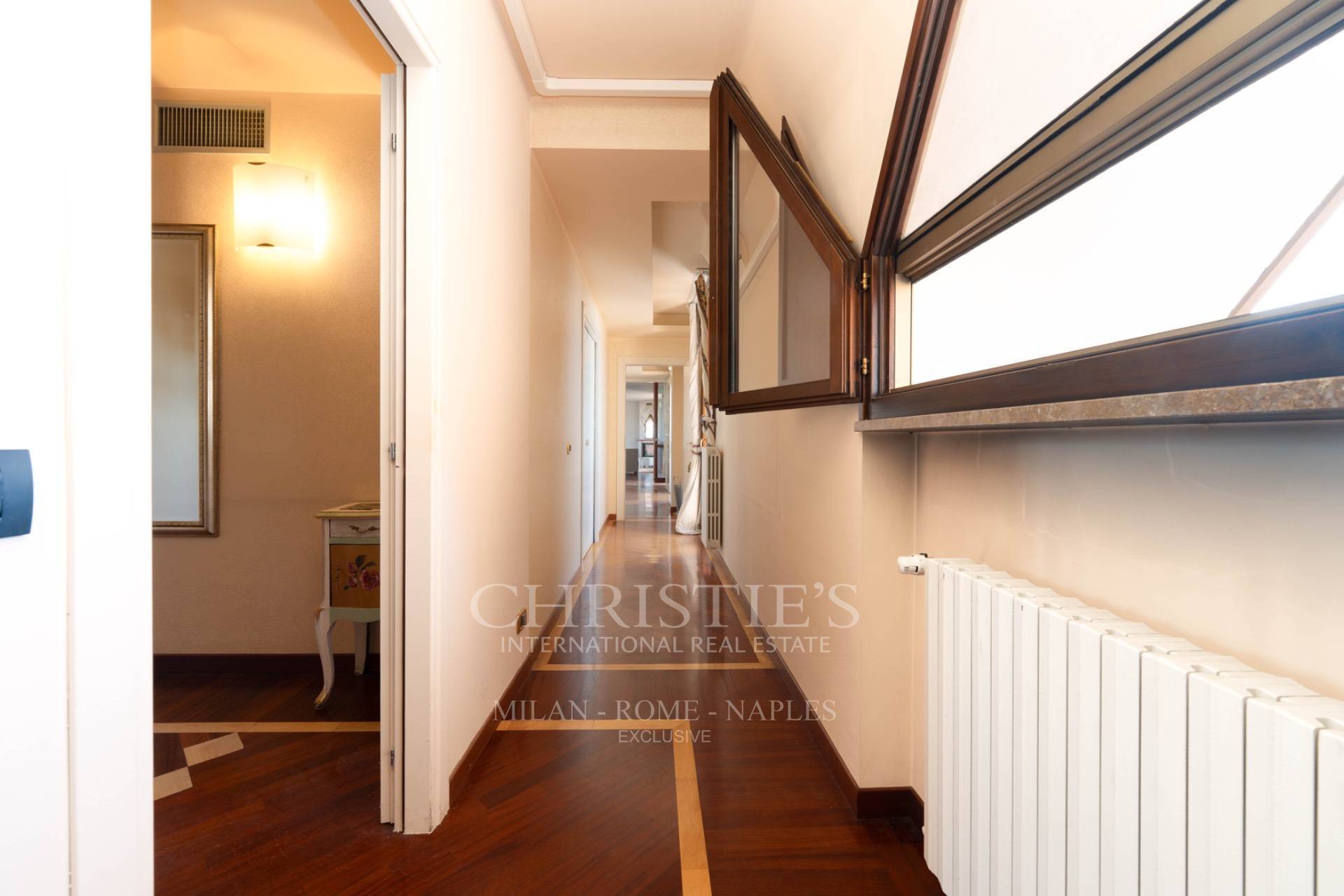 picture of Exclusive Penthouse On Two Levels With Four Entrances And Two Double Garages