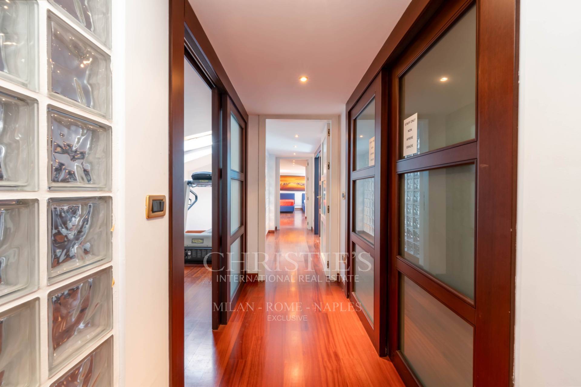 picture of Exclusive Penthouse On Two Levels With Four Entrances And Two Double Garages