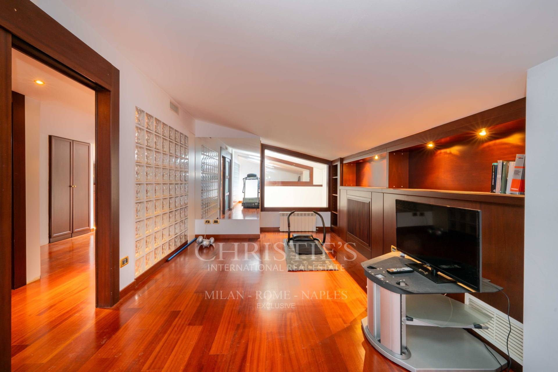 picture of Exclusive Penthouse On Two Levels With Four Entrances And Two Double Garages