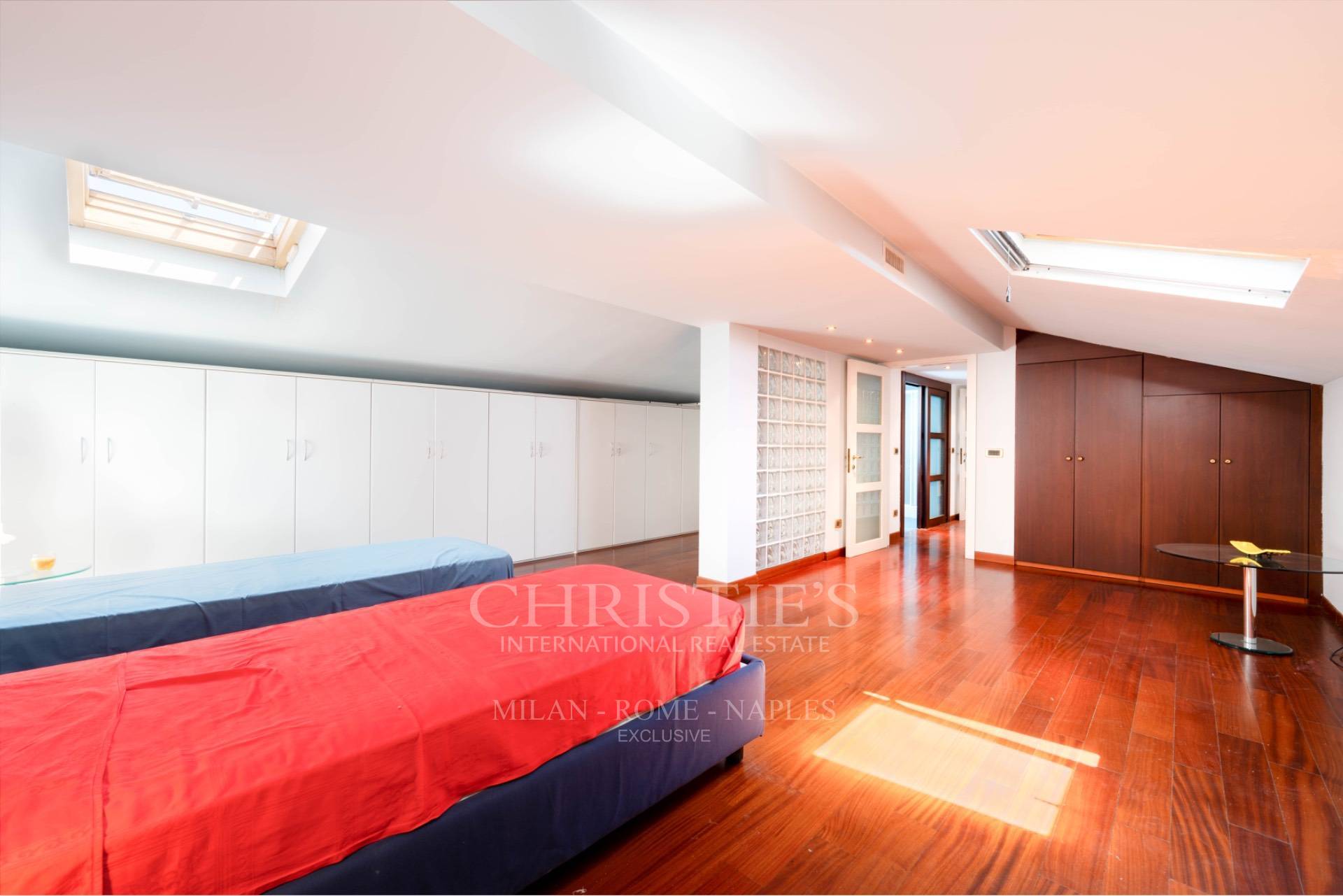picture of Exclusive Penthouse On Two Levels With Four Entrances And Two Double Garages
