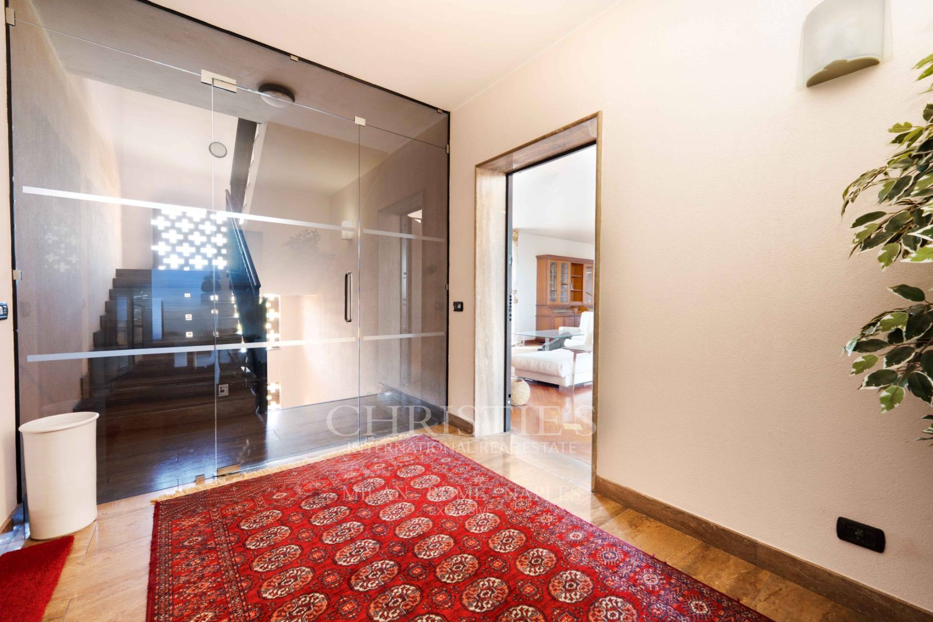 picture of Exclusive Penthouse On Two Levels With Four Entrances And Two Double Garages