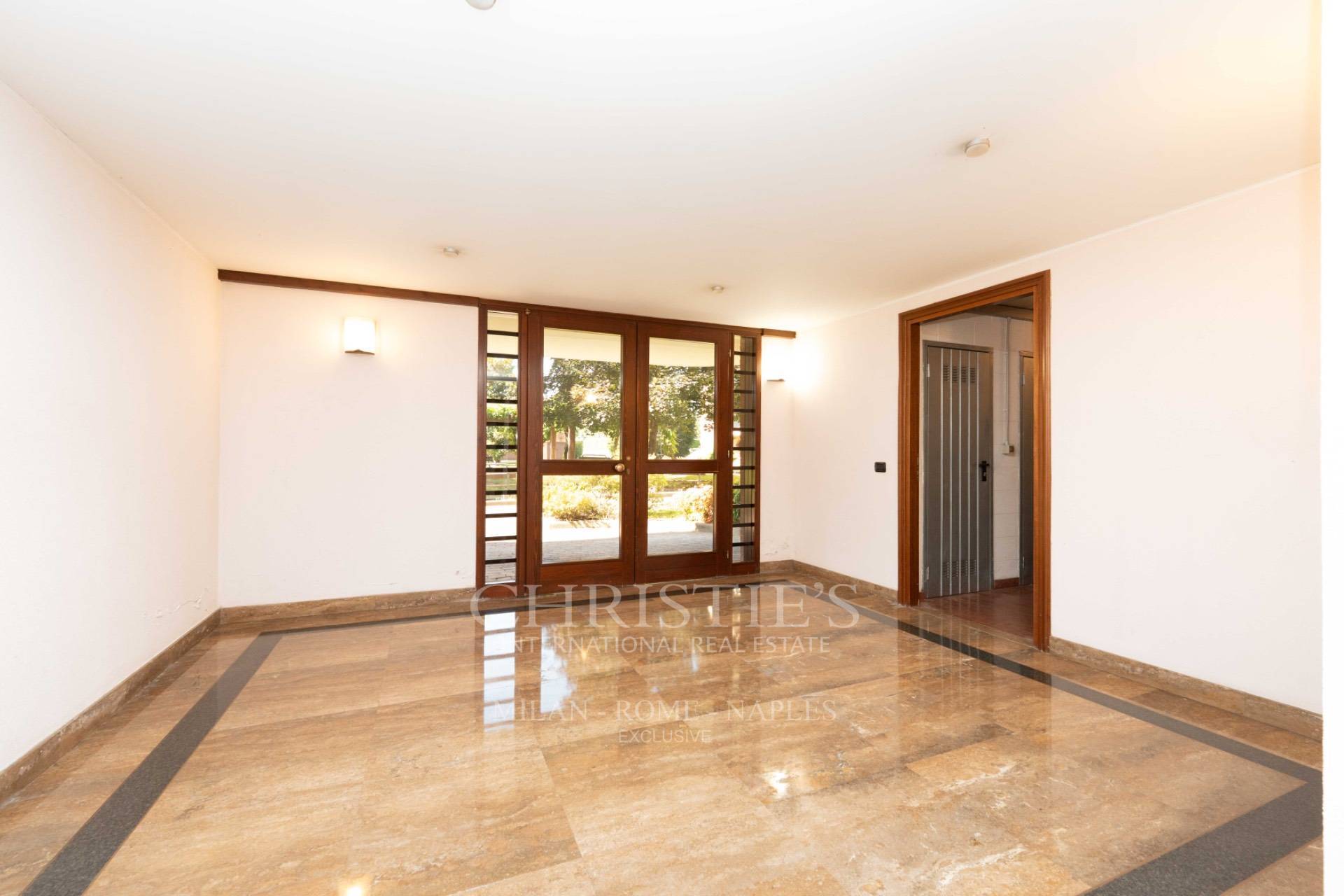 picture of Exclusive Penthouse On Two Levels With Four Entrances And Two Double Garages