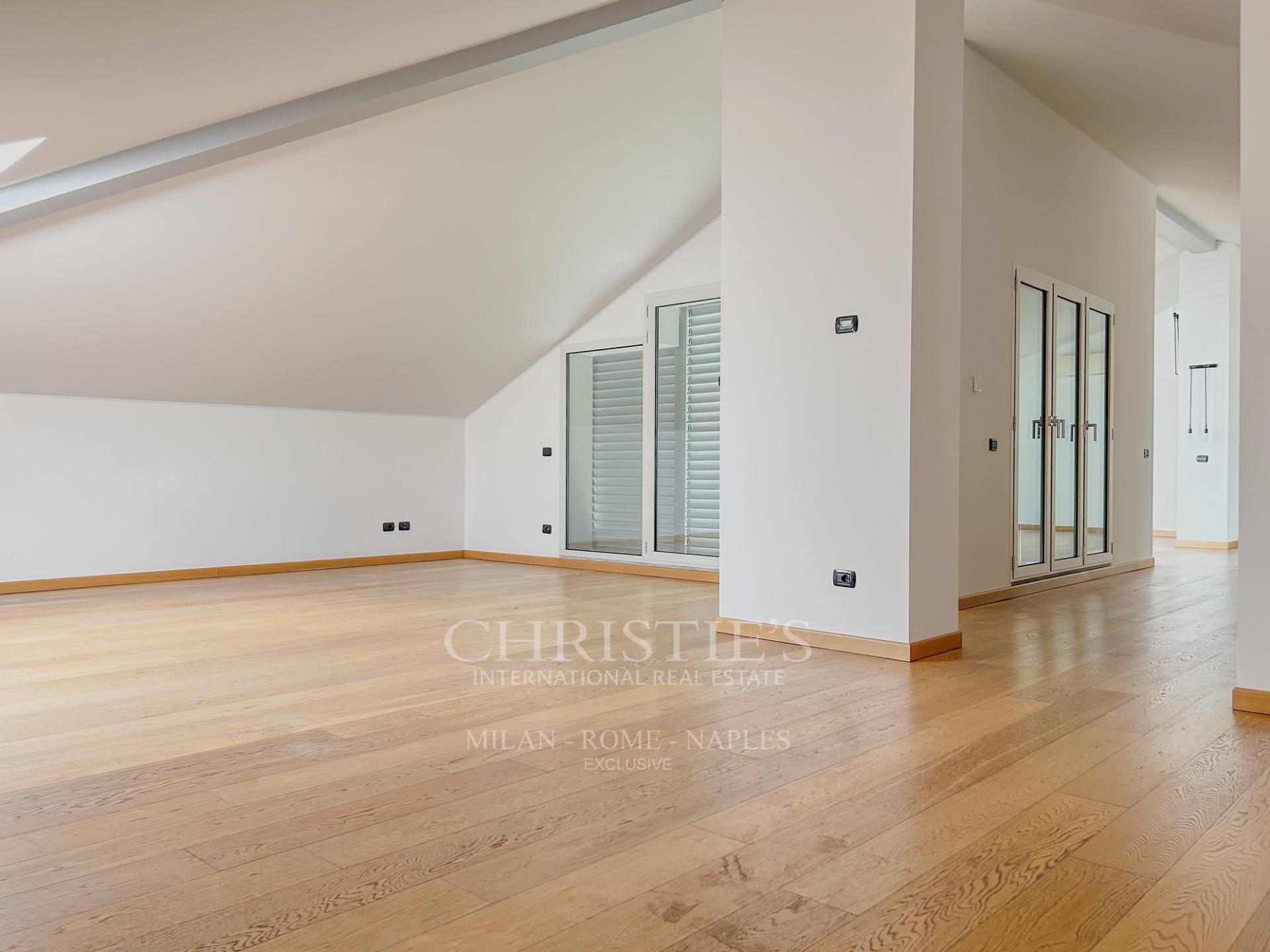 picture of Modern Top Floor Apartment With Terraces – Indipendenza Area