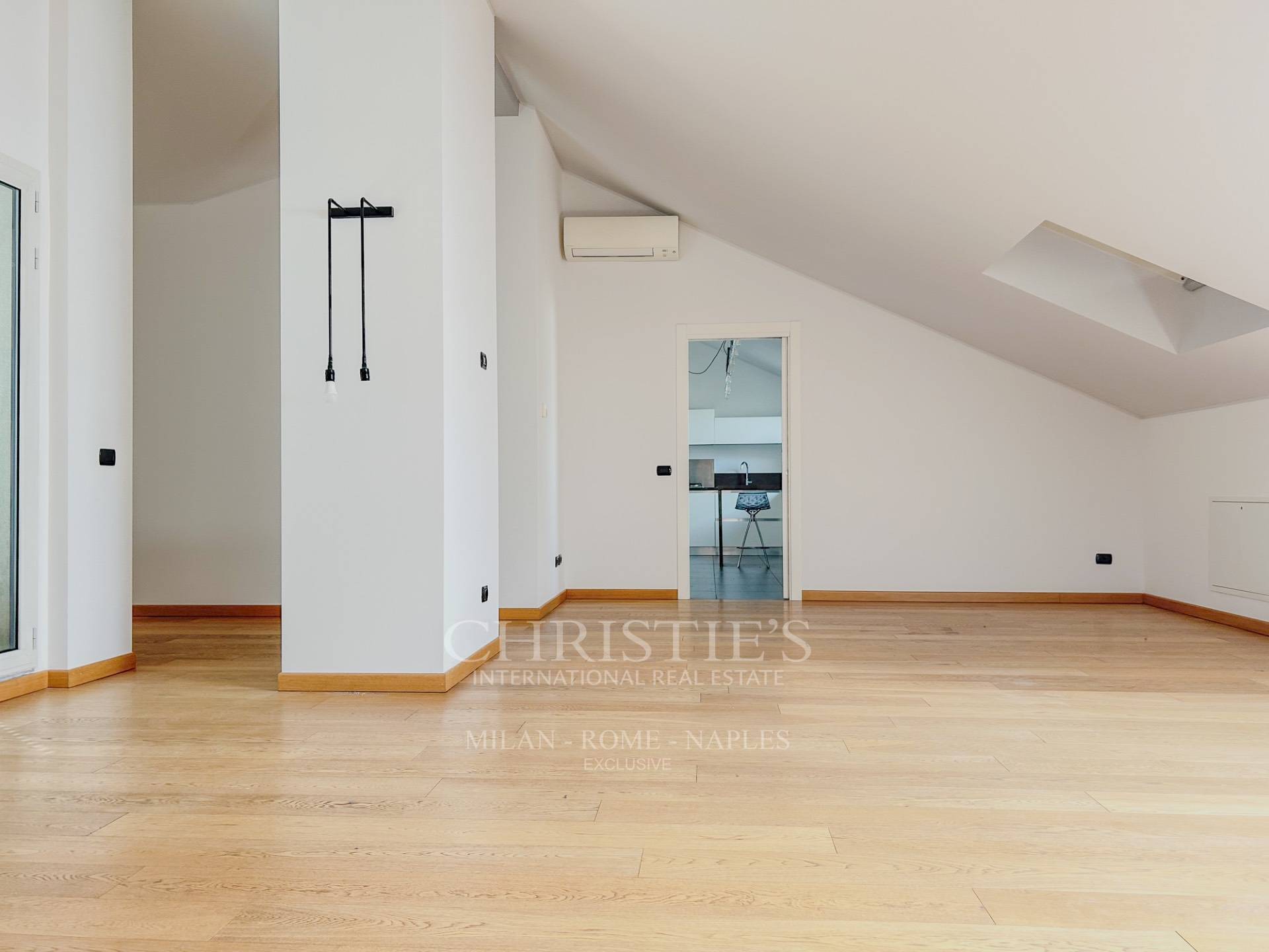 picture of Modern Top Floor Apartment With Terraces – Indipendenza Area