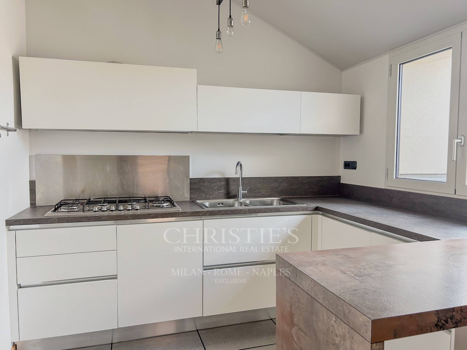 picture of Modern Top Floor Apartment With Terraces – Indipendenza Area