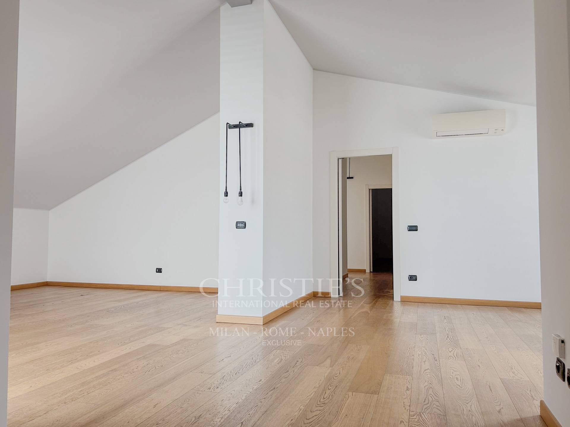 picture of Modern Top Floor Apartment With Terraces – Indipendenza Area