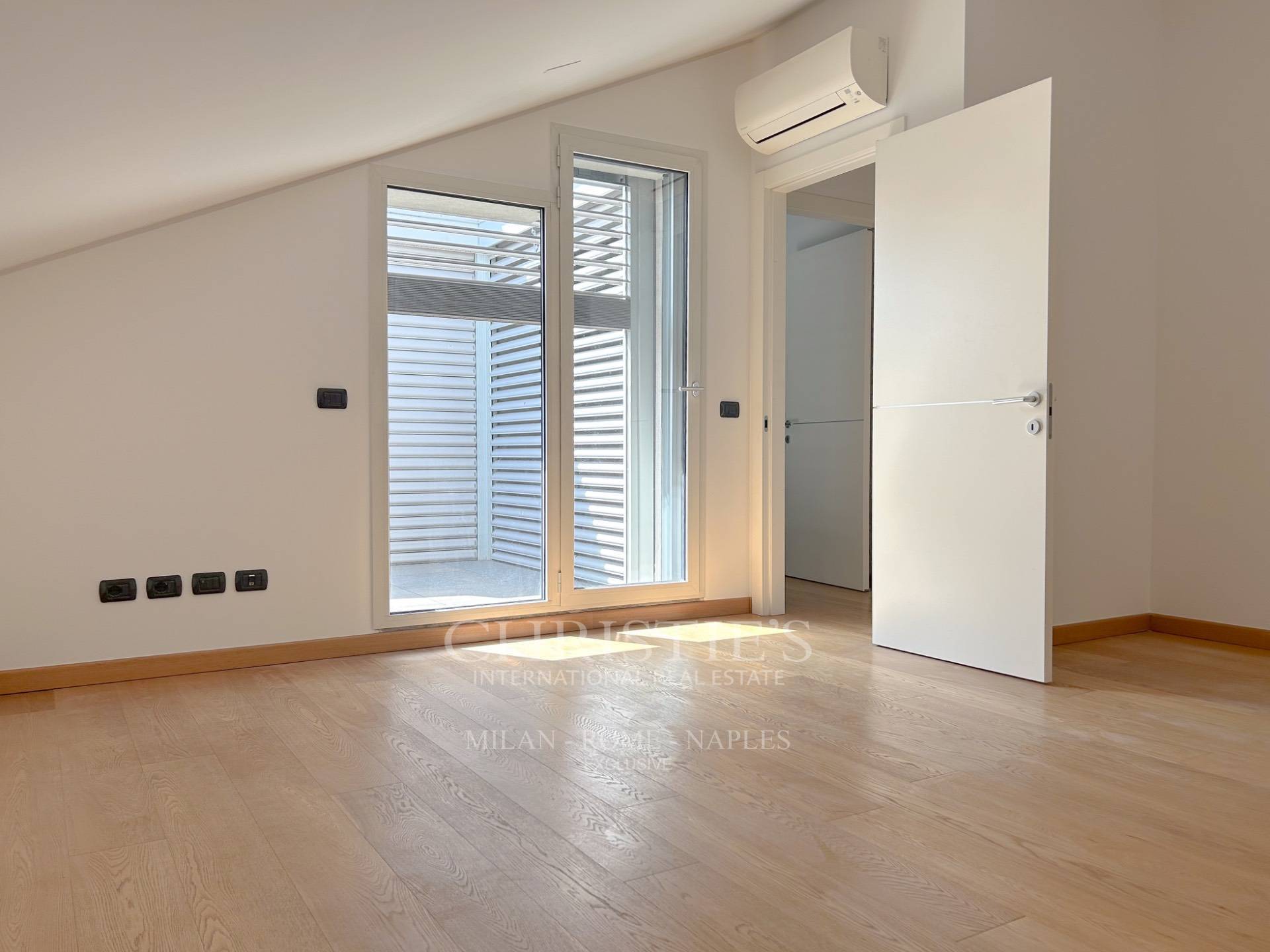 picture of Modern Top Floor Apartment With Terraces – Indipendenza Area