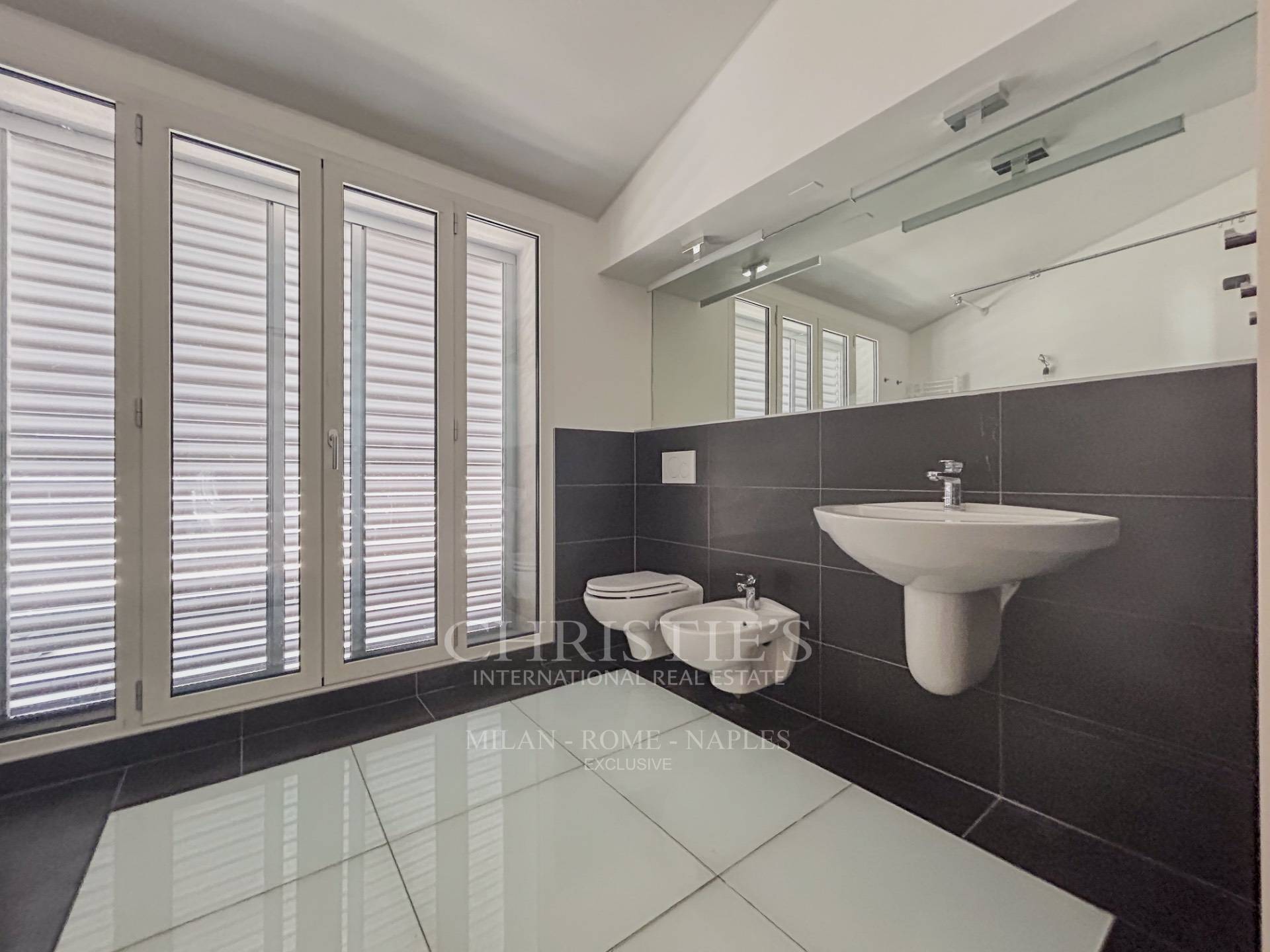 picture of Modern Top Floor Apartment With Terraces – Indipendenza Area