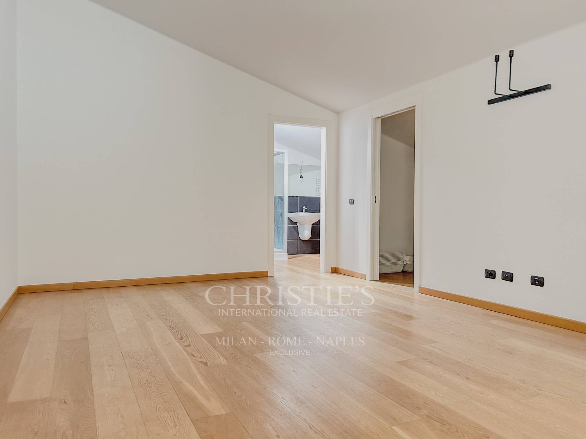 picture of Modern Top Floor Apartment With Terraces – Indipendenza Area