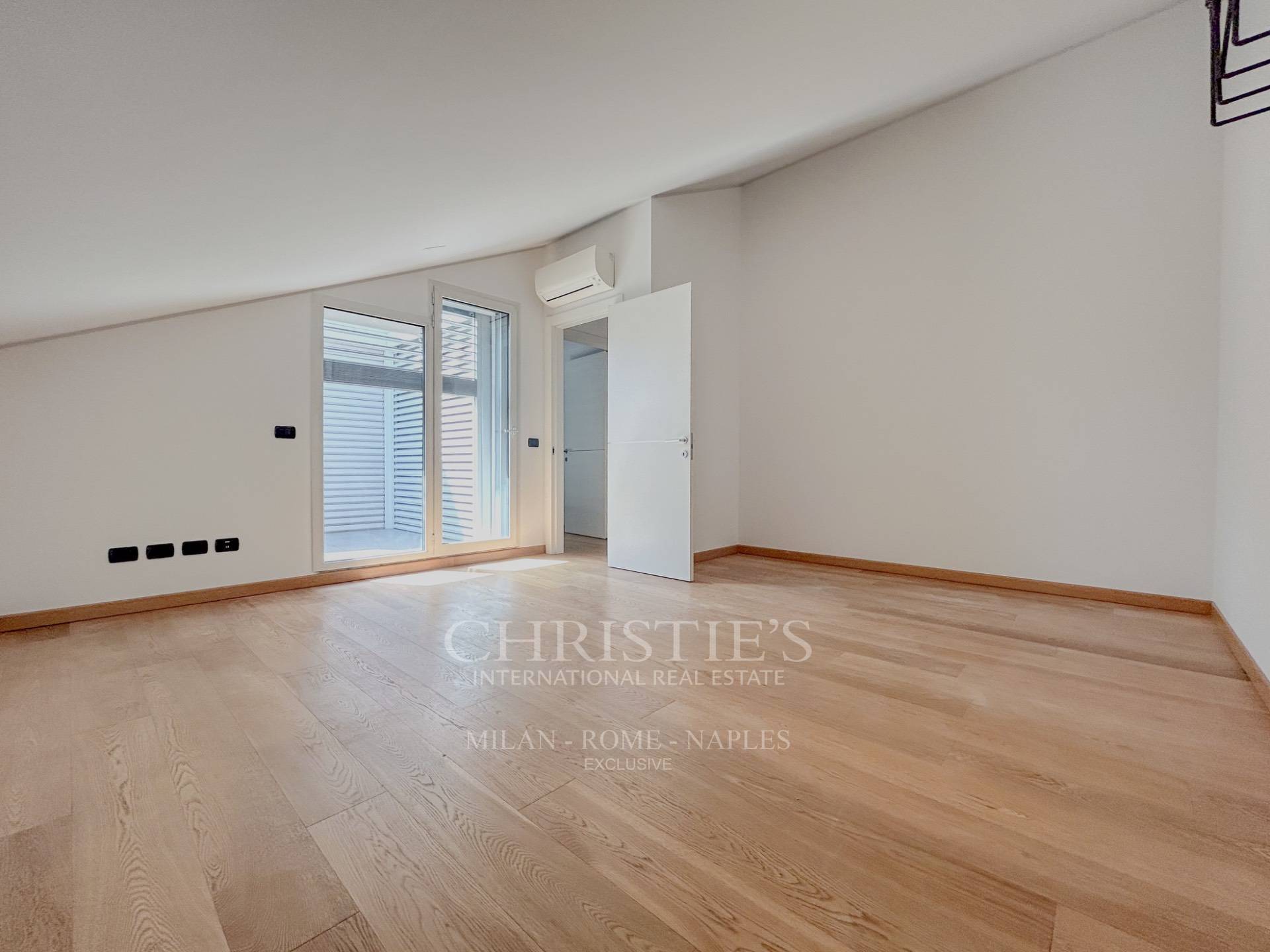 picture of Modern Top Floor Apartment With Terraces – Indipendenza Area
