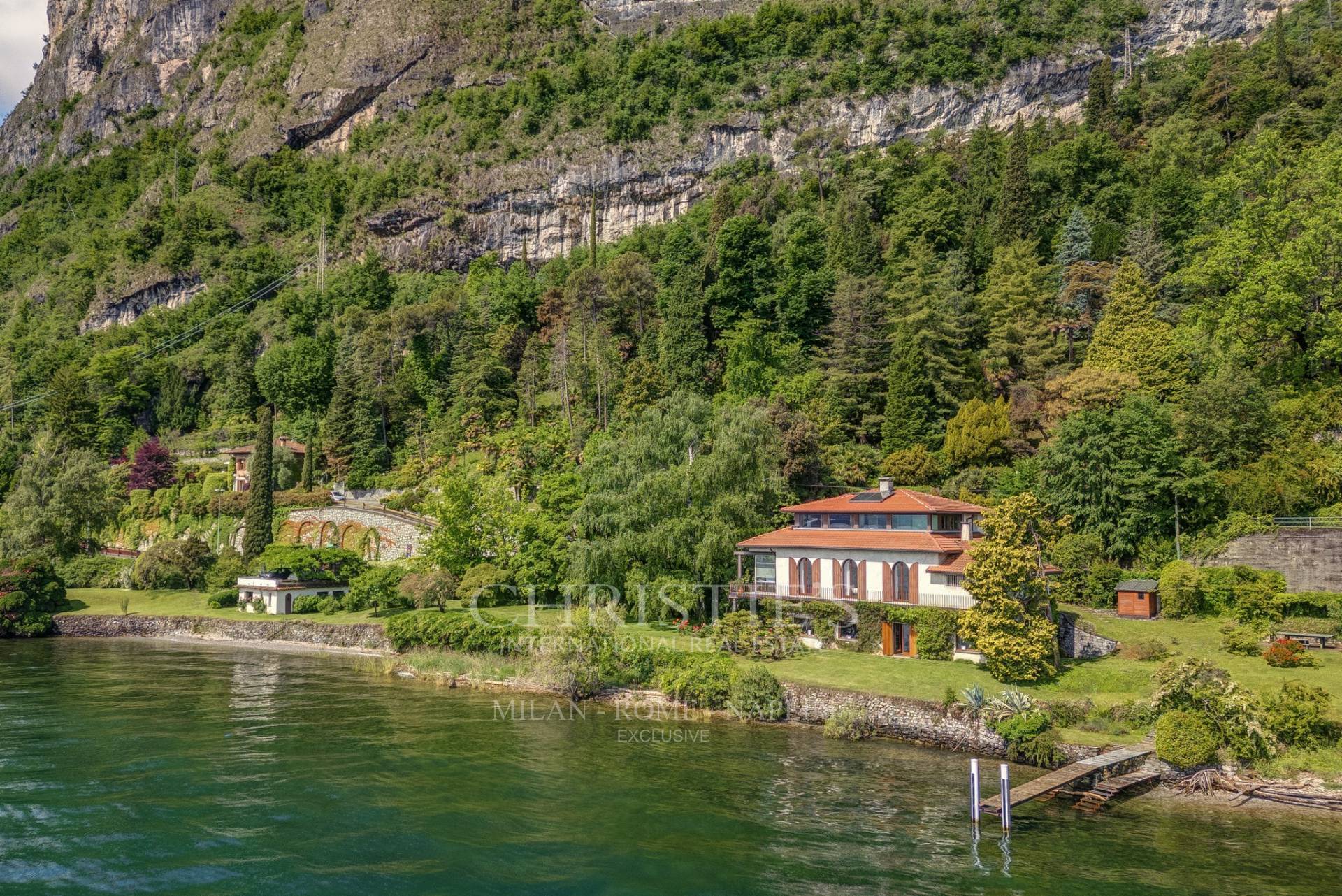 picture of Elegant Pied-dans-l'eau Villa With Large Lakefront Garden And Private Pier