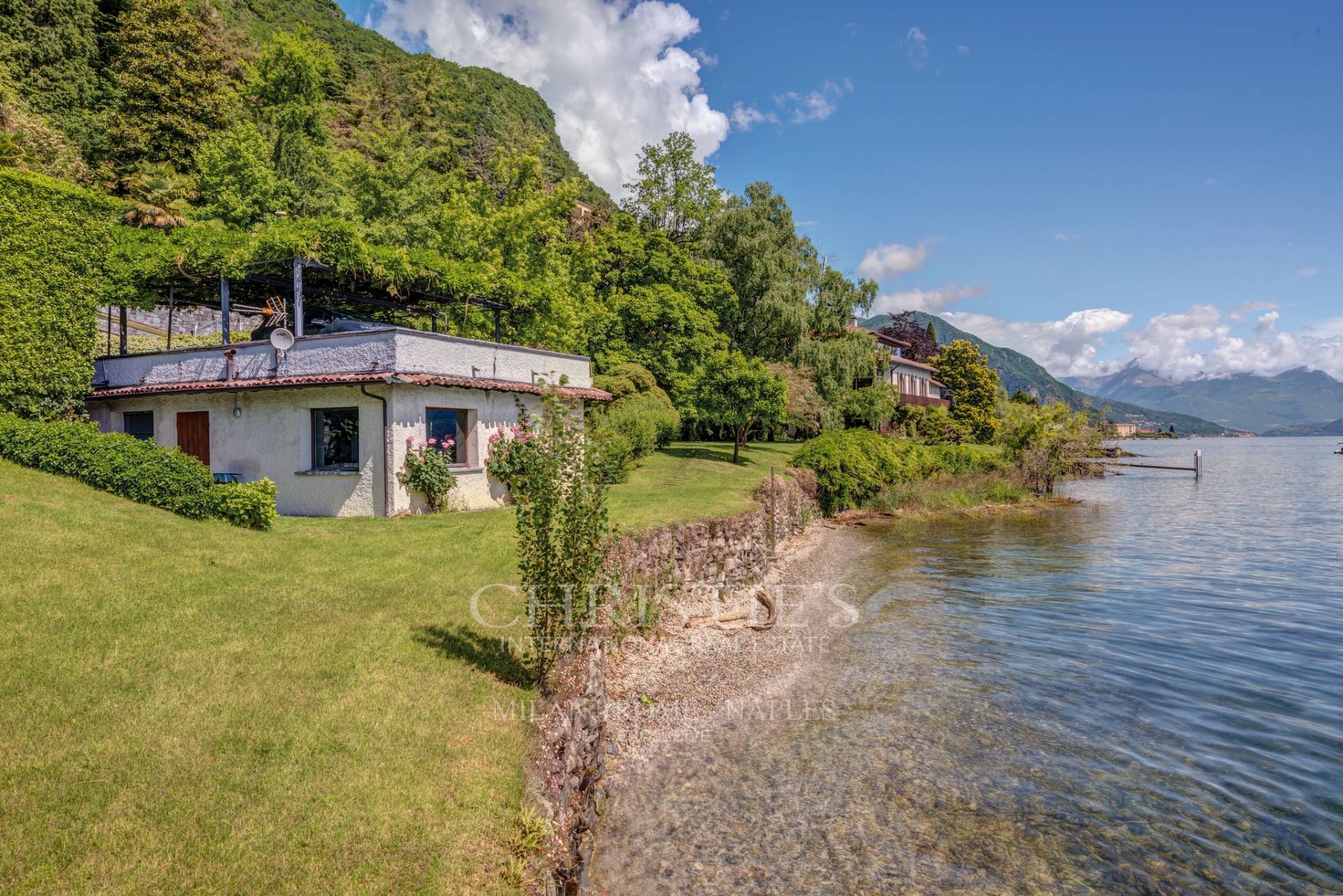 picture of Elegant Pied-dans-l'eau Villa With Large Lakefront Garden And Private Pier