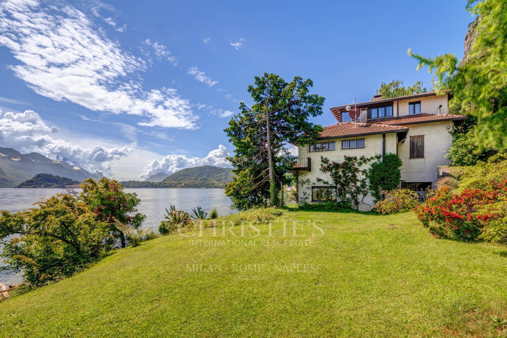 picture of Elegant Pied-dans-l'eau Villa With Large Lakefront Garden And Private Pier