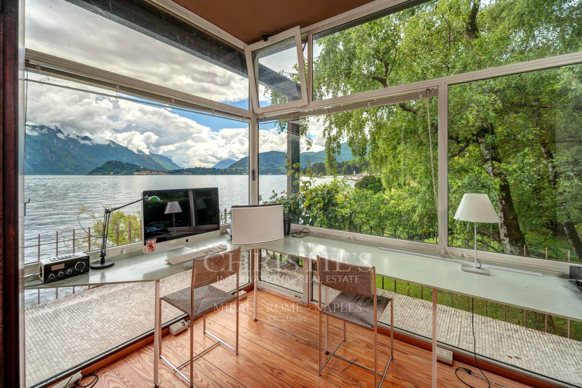 picture of Elegant Pied-dans-l'eau Villa With Large Lakefront Garden And Private Pier