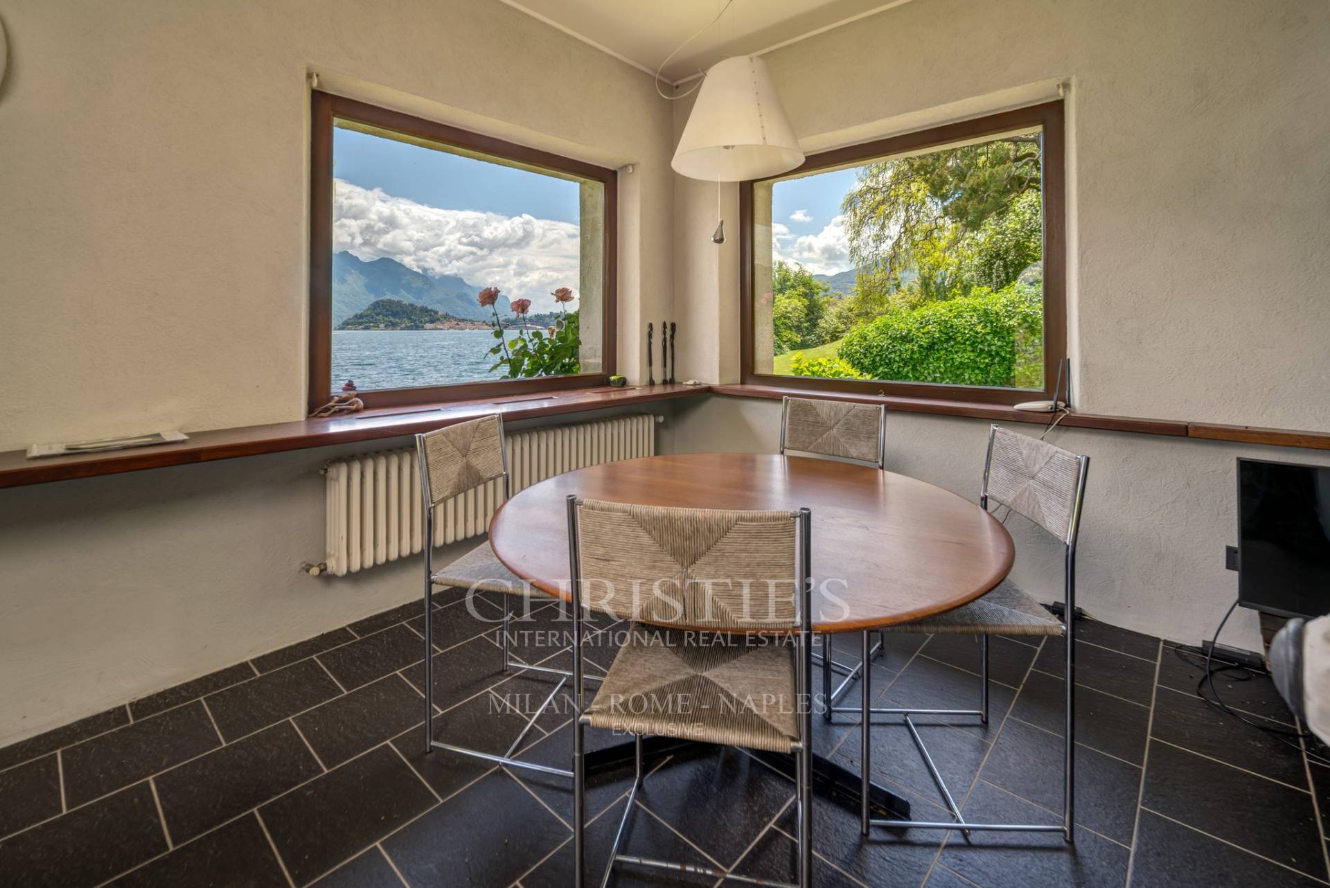 picture of Elegant Pied-dans-l'eau Villa With Large Lakefront Garden And Private Pier