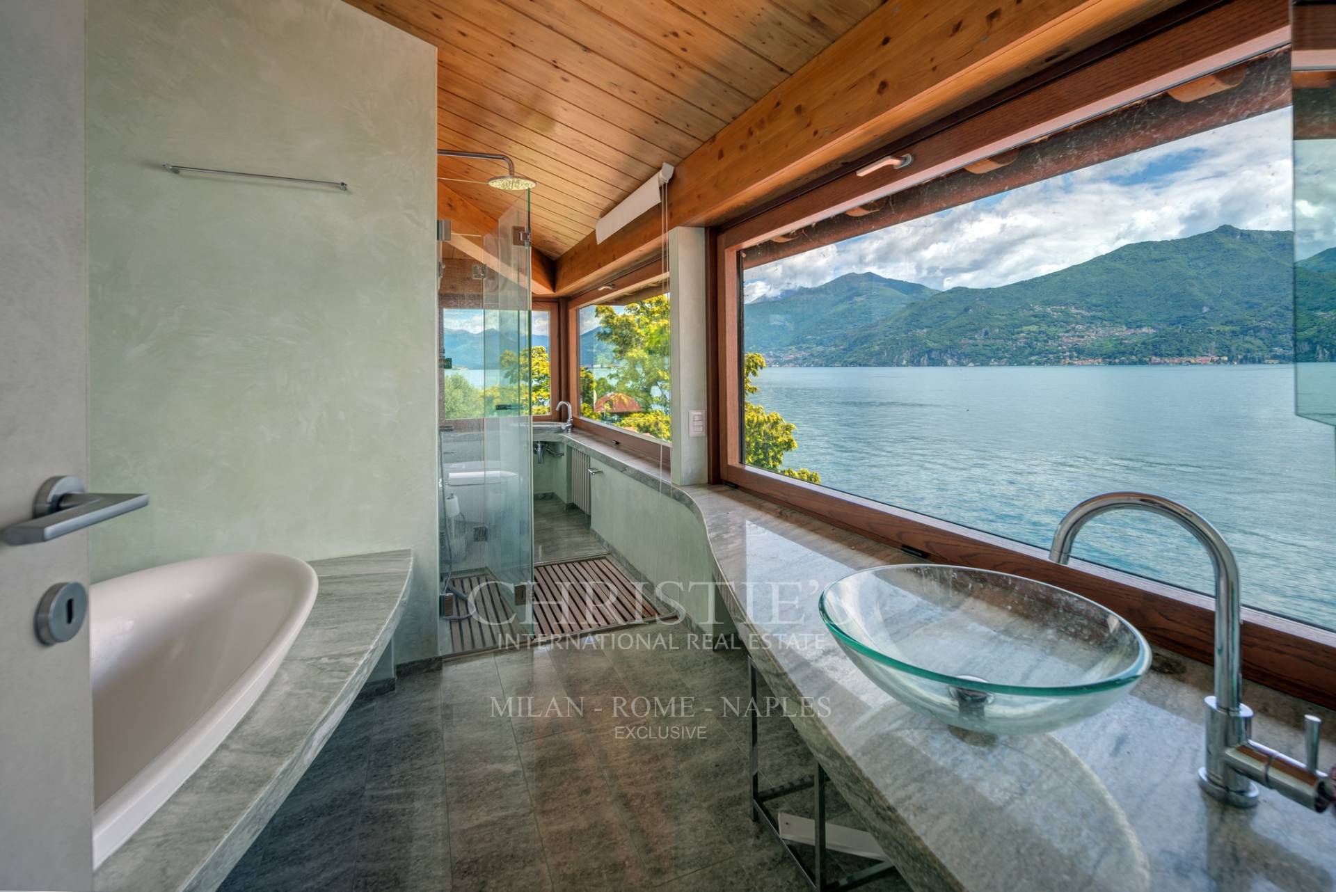 picture of Elegant Pied-dans-l'eau Villa With Large Lakefront Garden And Private Pier