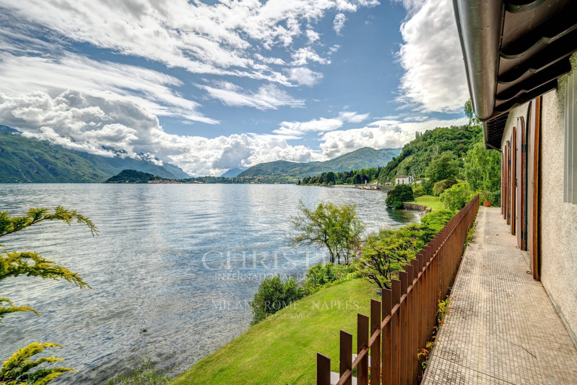 picture of Elegant Pied-dans-l'eau Villa With Large Lakefront Garden And Private Pier