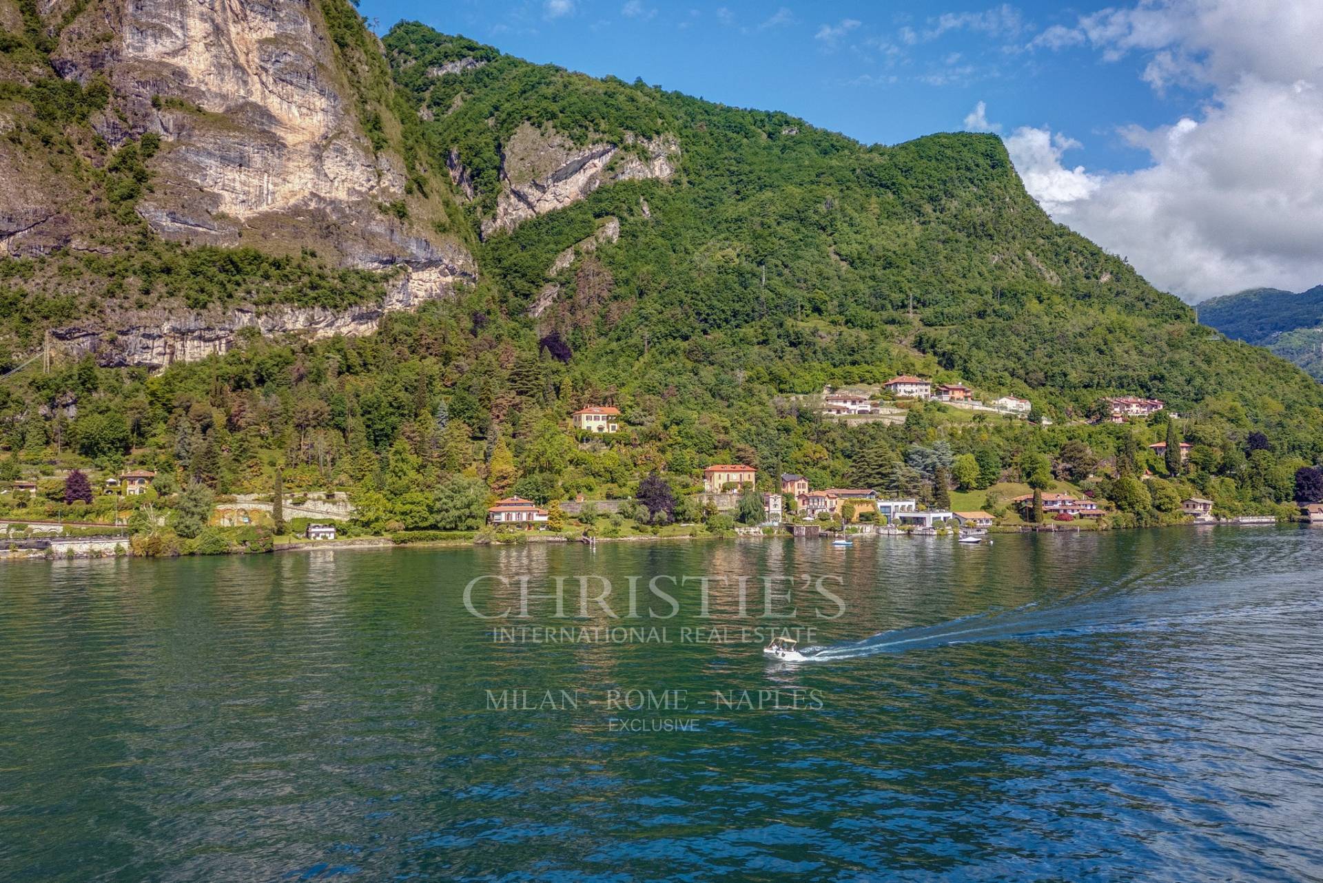 picture of Elegant Pied-dans-l'eau Villa With Large Lakefront Garden And Private Pier