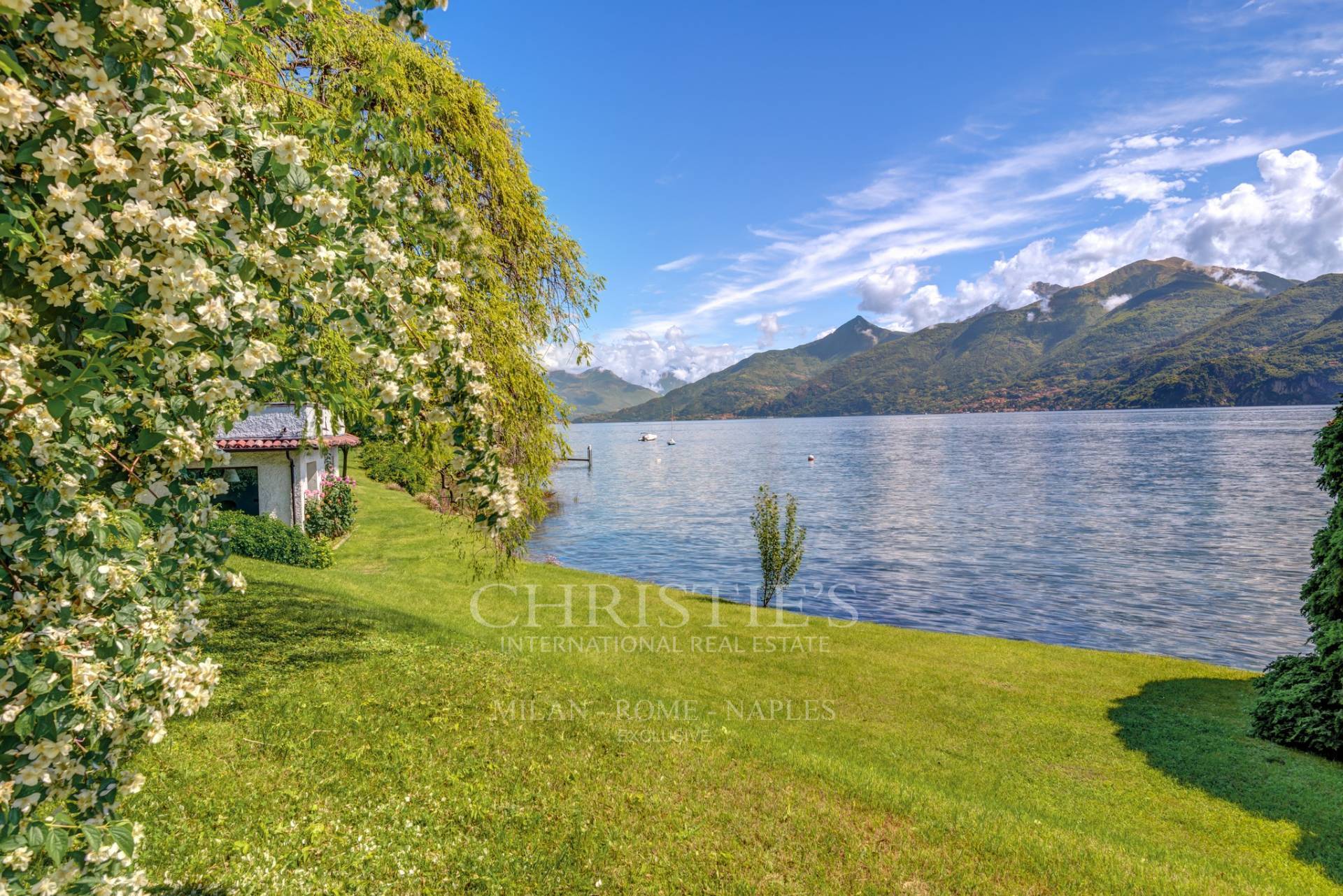 picture of Elegant Pied-dans-l'eau Villa With Large Lakefront Garden And Private Pier