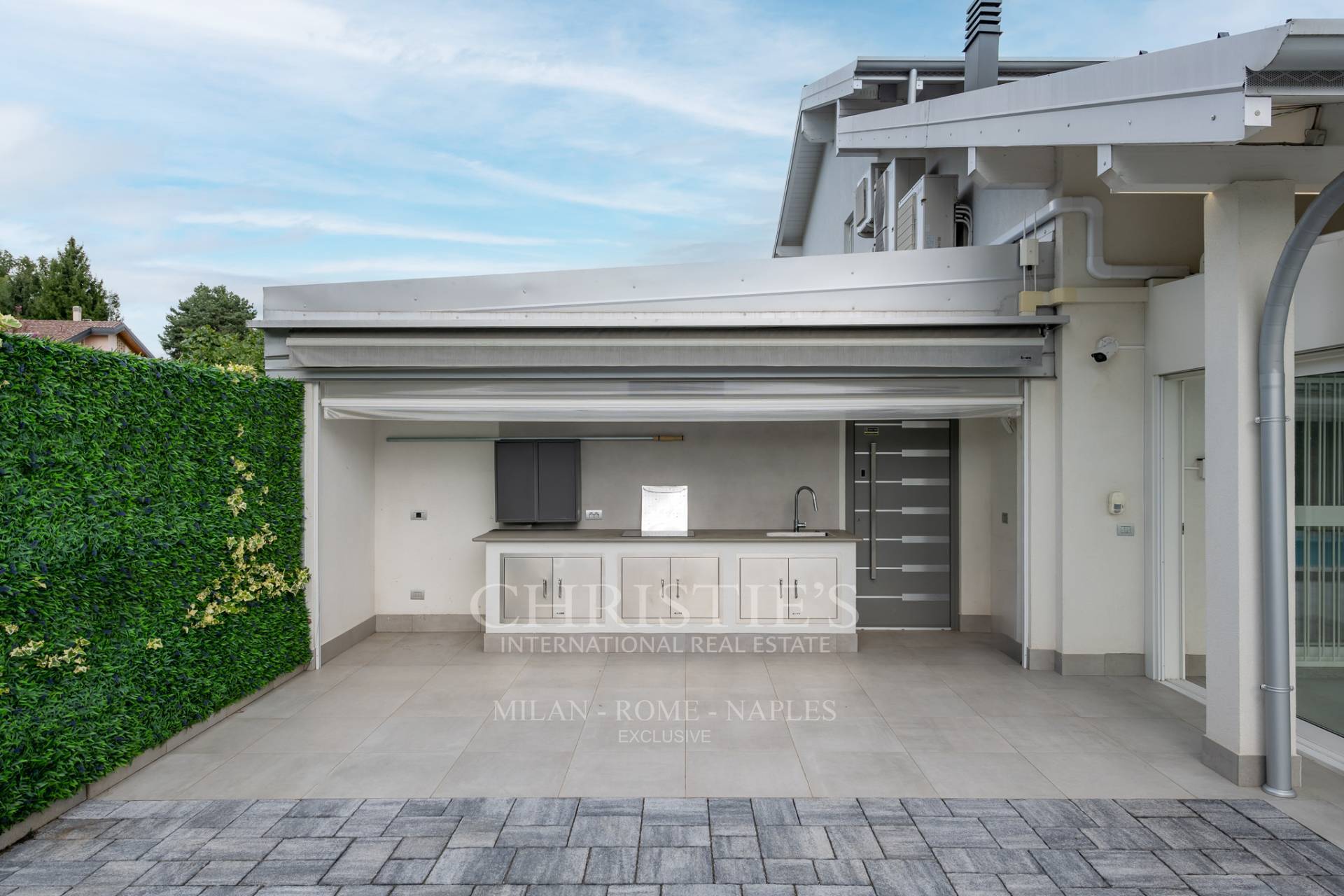 picture of Modern Villa With Pool And Annex In Cassano Magnago