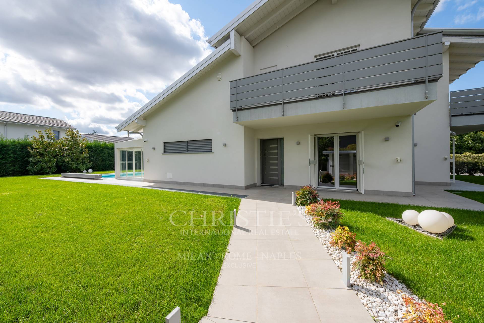 picture of Modern Villa With Pool And Annex In Cassano Magnago