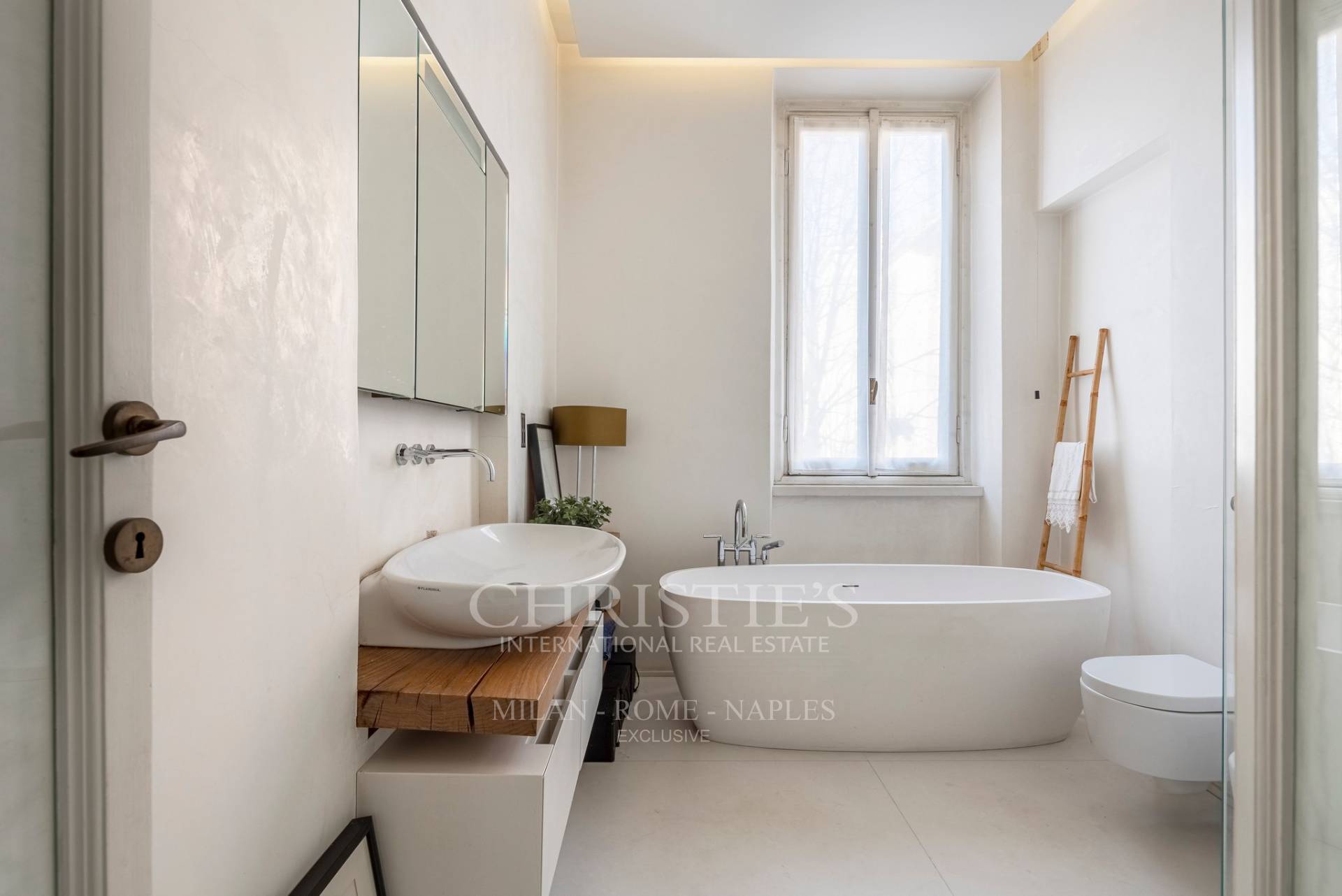 picture of Elegant Two-storey Property In A Prestigious Location