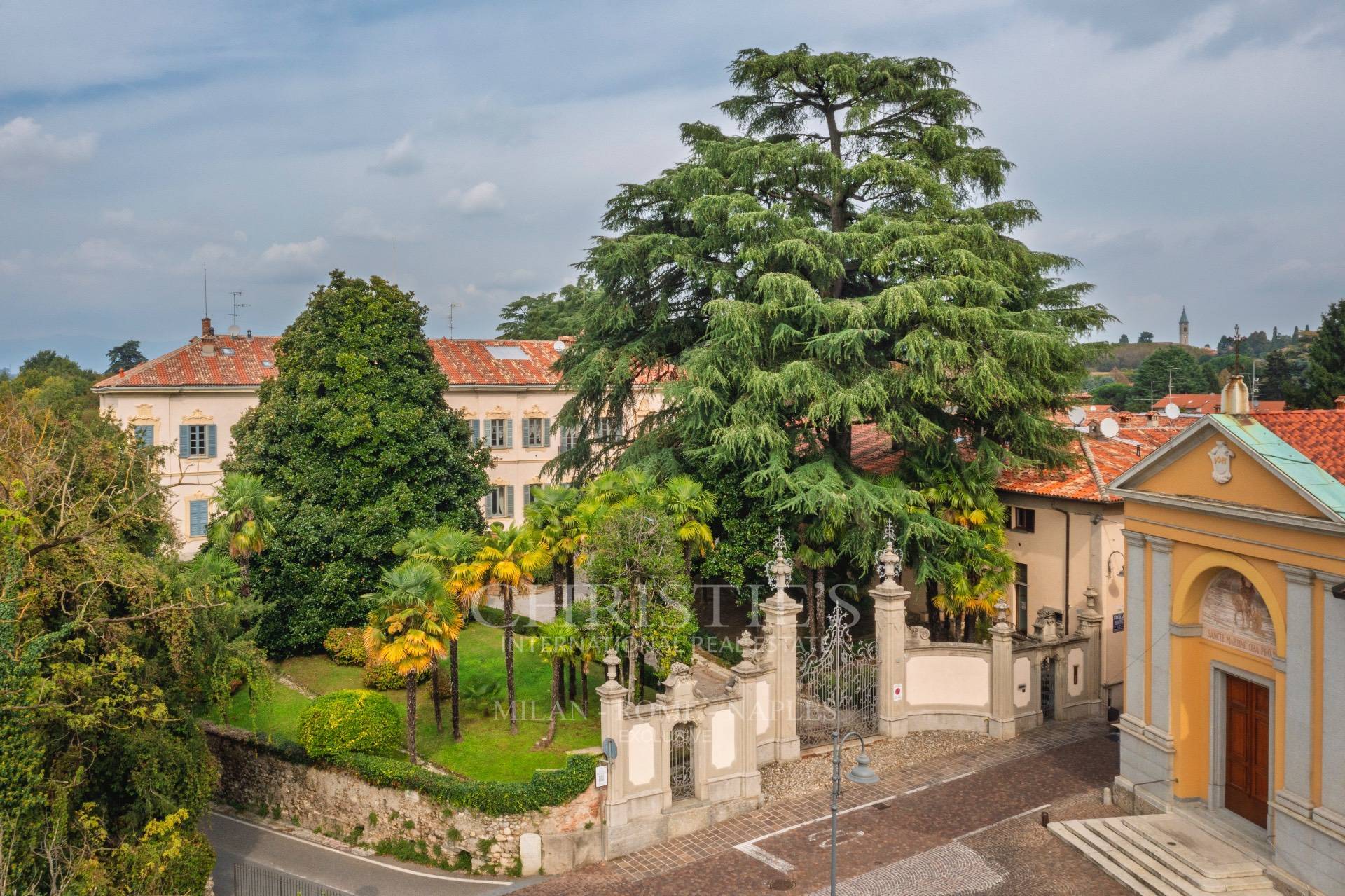 picture of Prestigious Countryside Apartment In Historic Villa - Costa Lambro, Carate Brianza