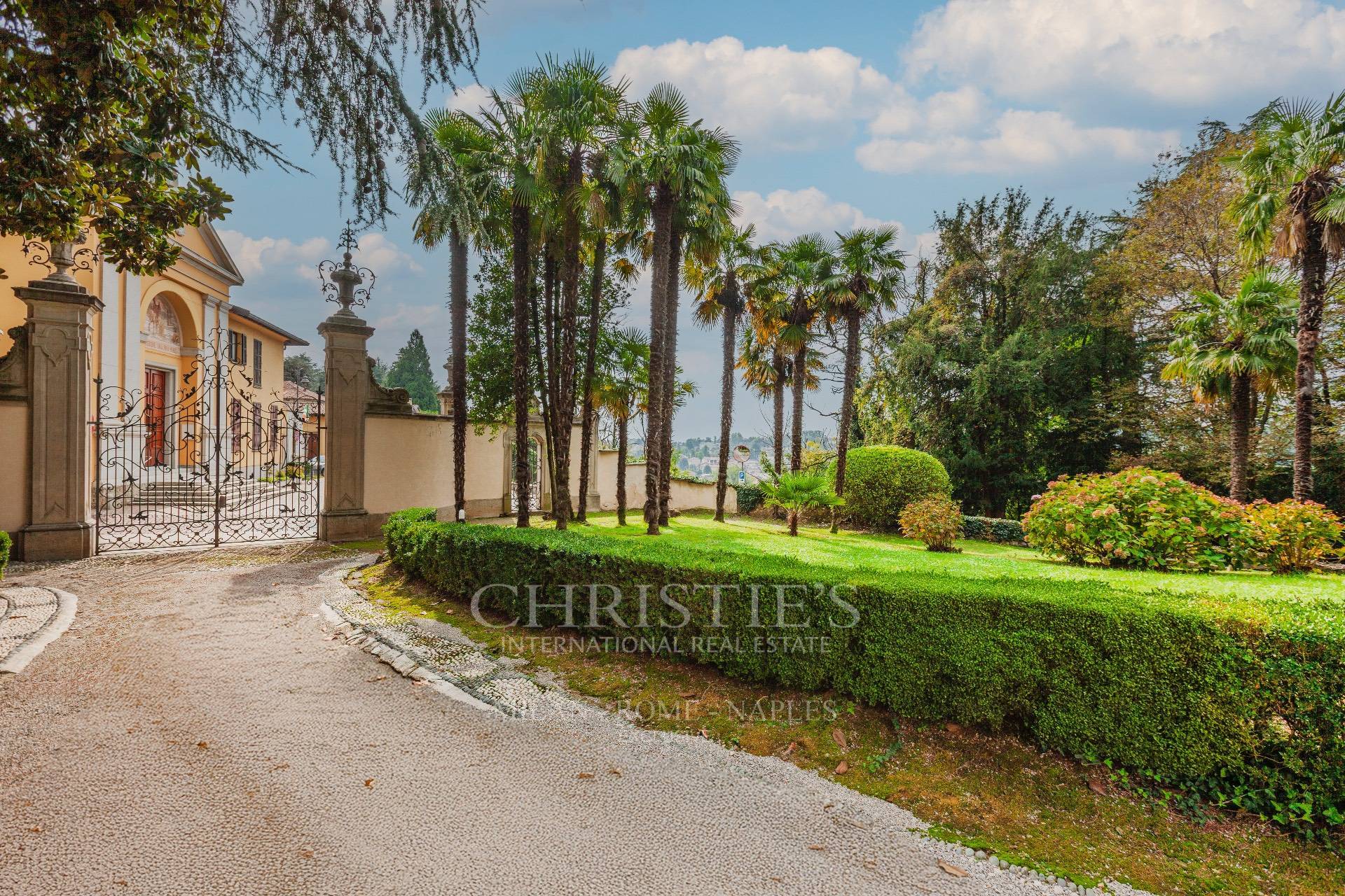 picture of Prestigious Countryside Apartment In Historic Villa - Costa Lambro, Carate Brianza