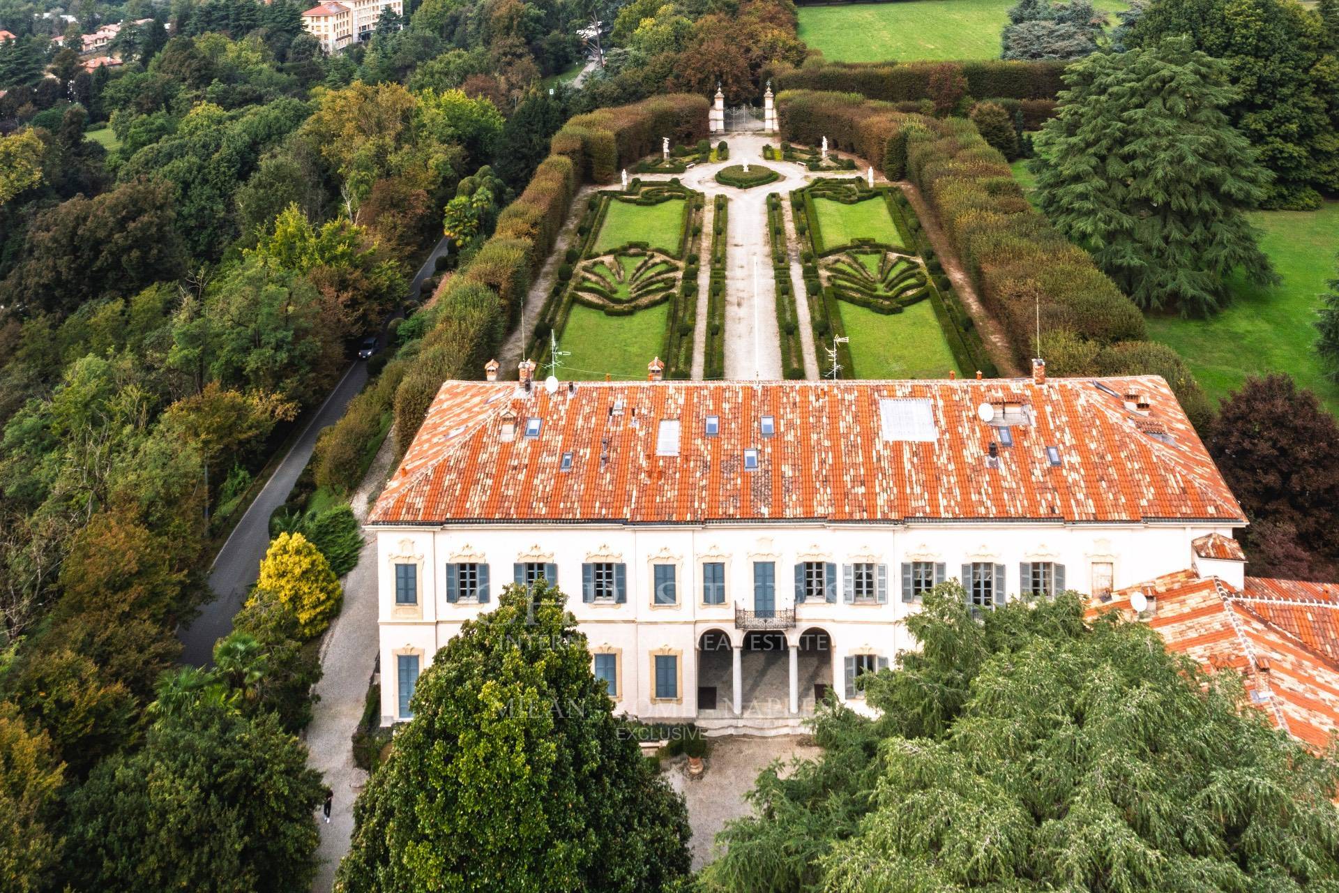 picture of Prestigious Countryside Apartment In Historic Villa - Costa Lambro, Carate Brianza