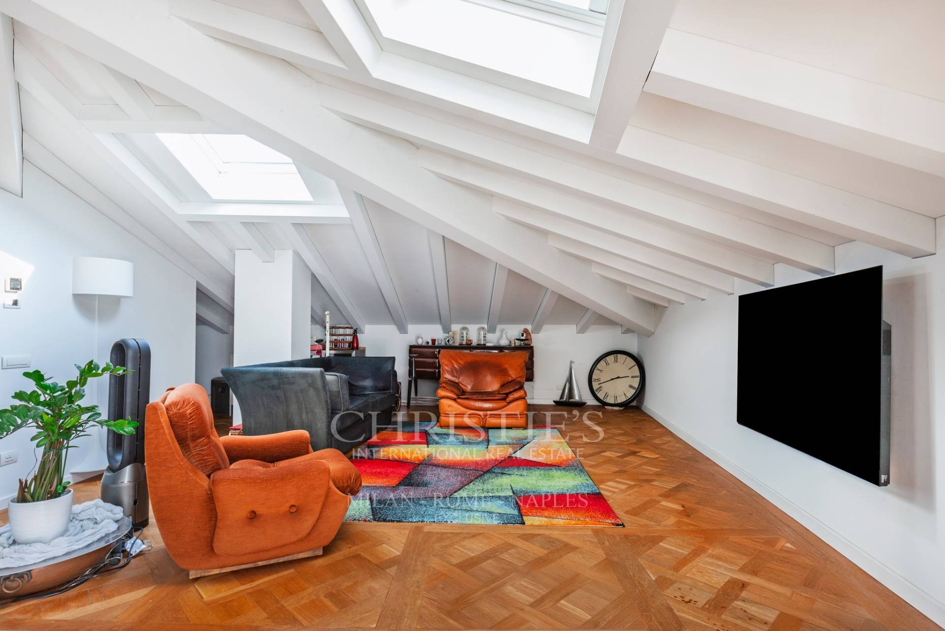 picture of Sophisticated And Exclusive Penthouse On Como's Lakefront