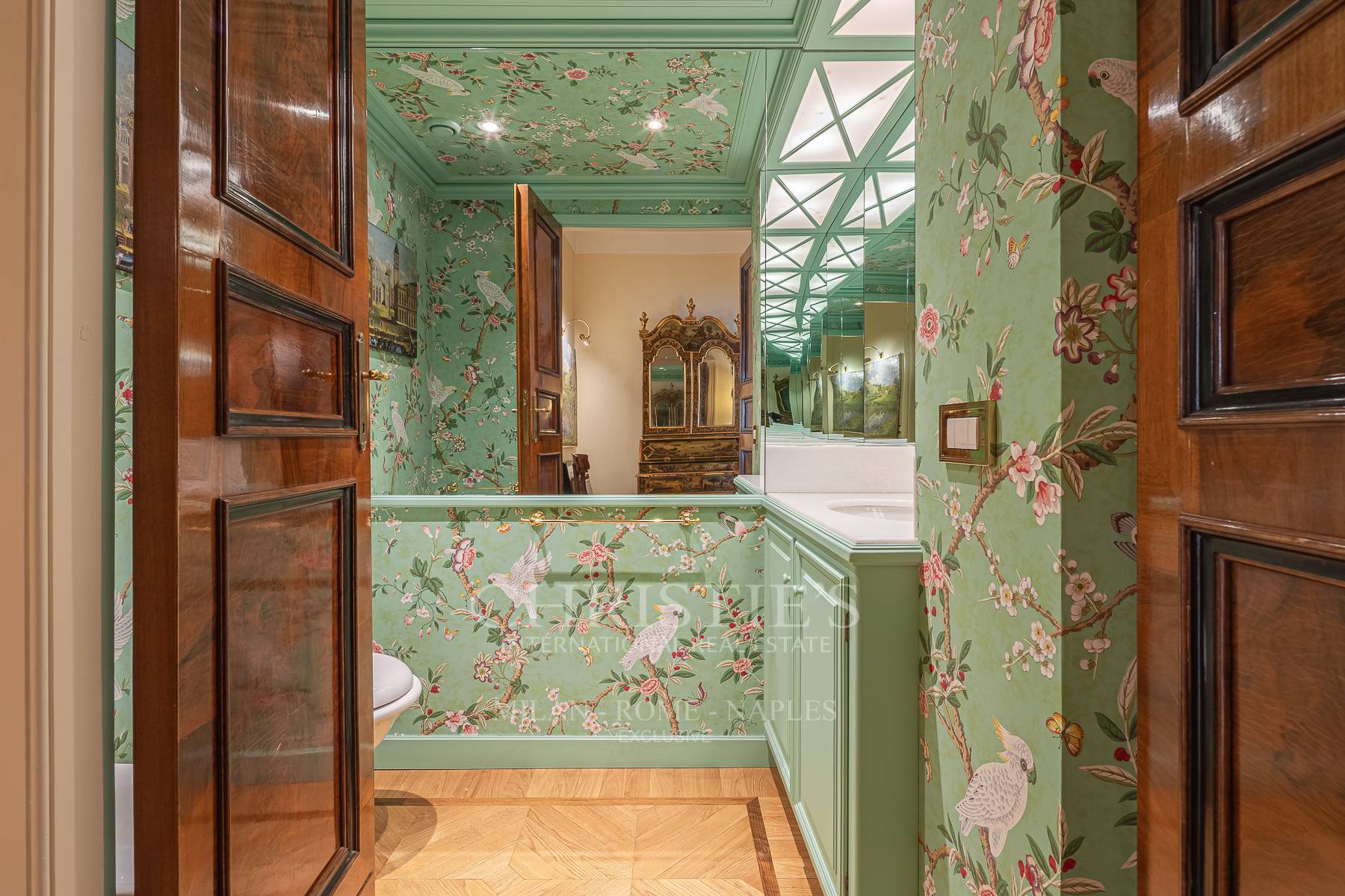 picture of Classic And Prestigious Apartment In The Fashion District