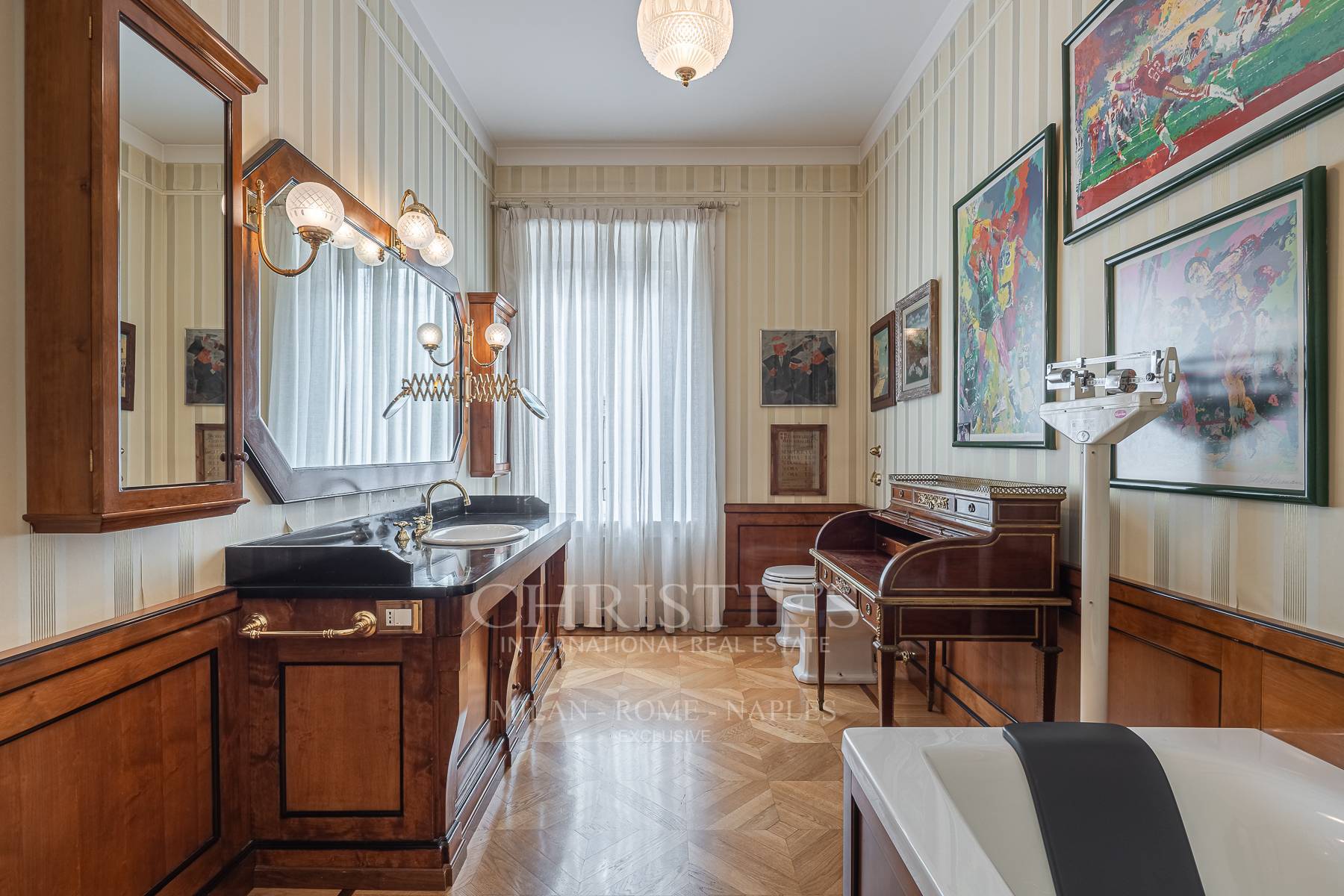 picture of Classic And Prestigious Apartment In The Fashion District